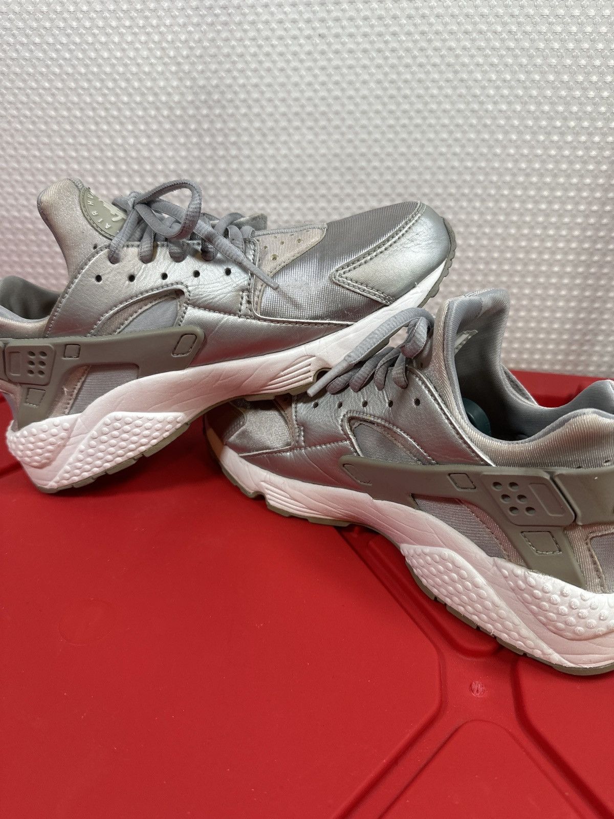 Nike Nike Women's Air Huarache Run SE Running Metallic Silver Size US 8.5 / IT 38.5 - 5 Thumbnail
