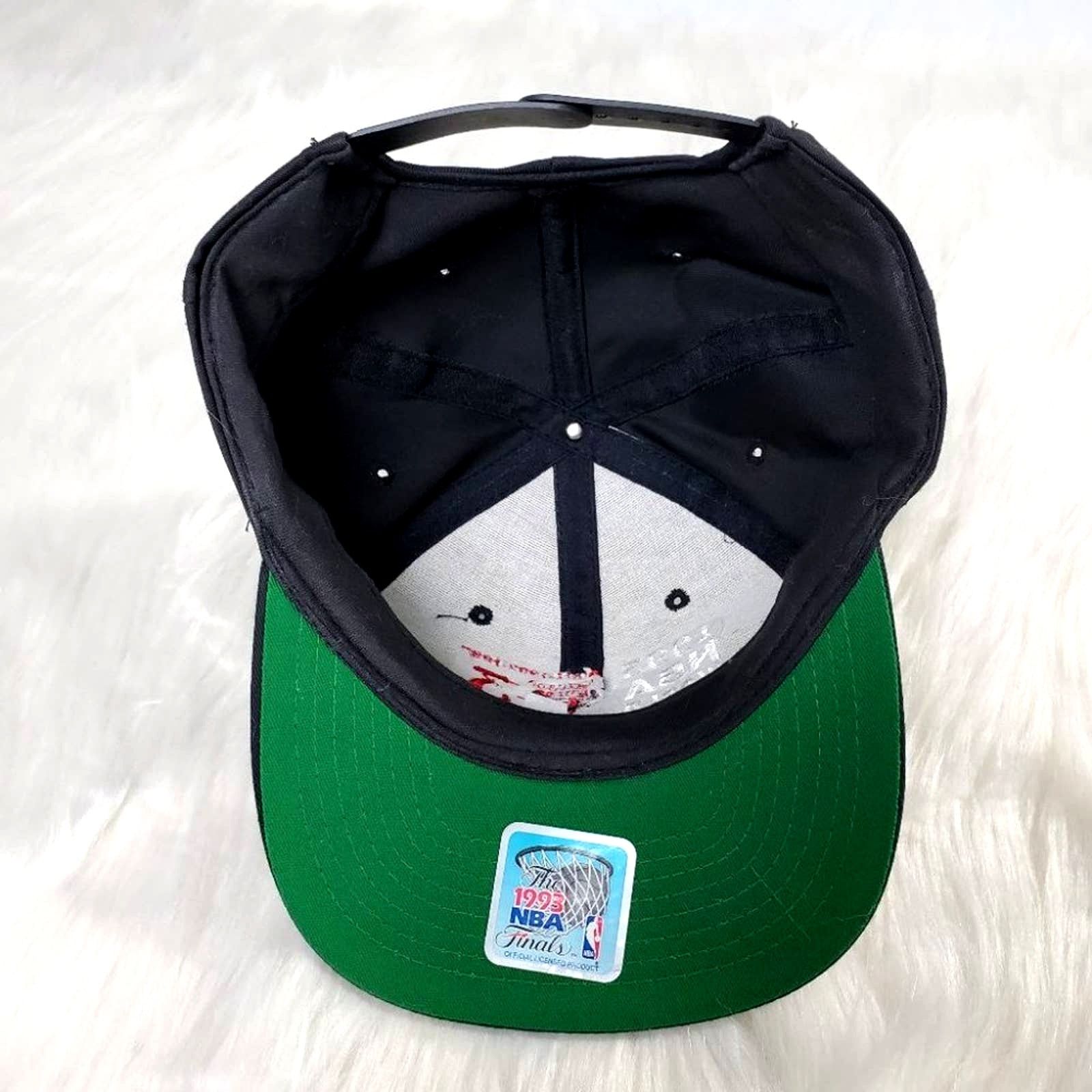 Vintage Chicago Bulls 1993 3-Peat 1993 finals hat! Rare Size ONE SIZE - 6 Thumbnail