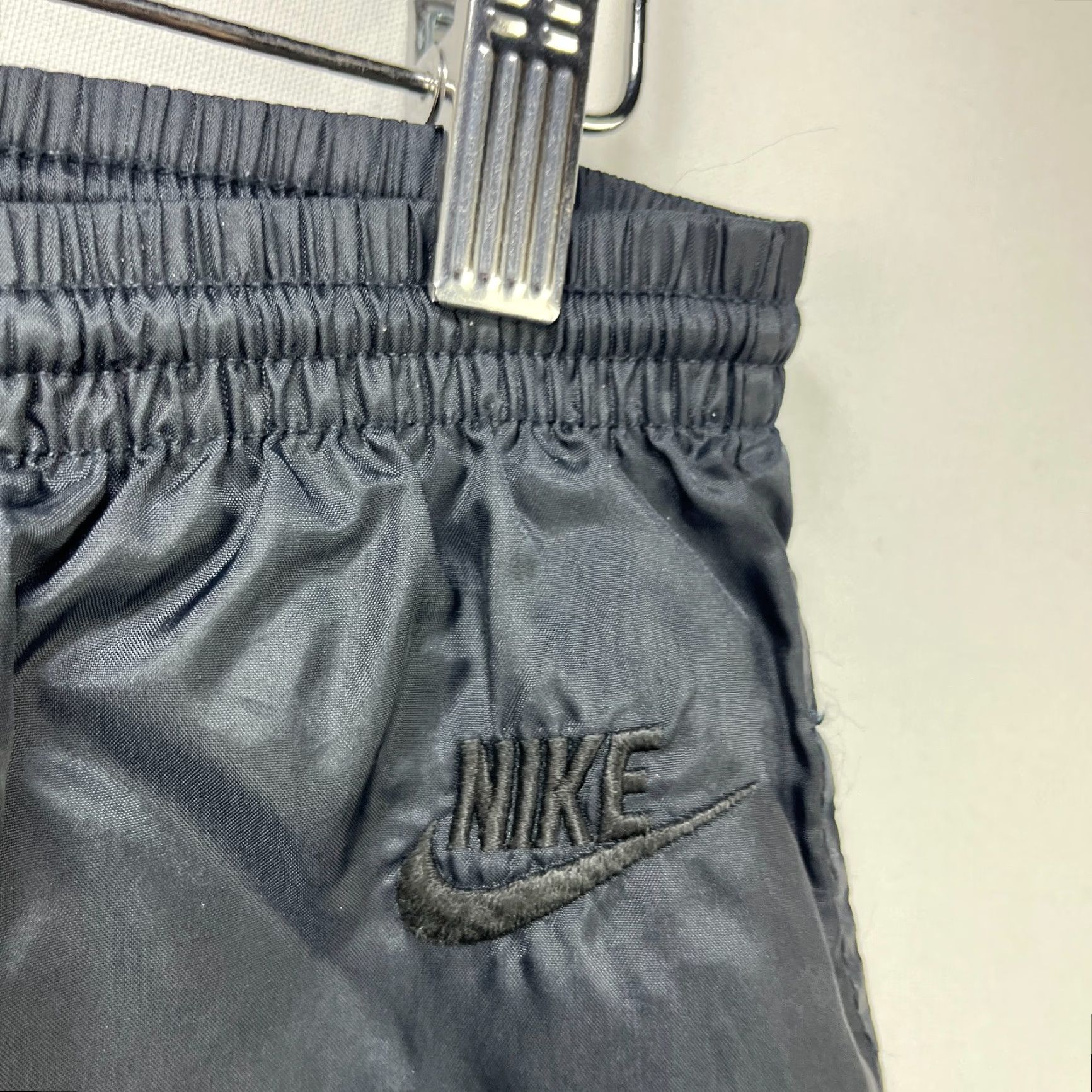 Nike VINTAGE Nike Windbreaker Pants Black Tonal Swoosh XL Parachute Swishy 90s Track Pants Mens Size US 36 / EU 52 - 3 Thumbnail