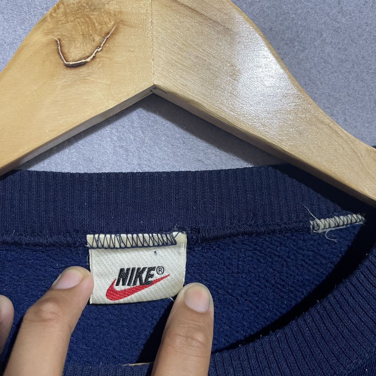 Nike Vintage 90s Nike Navy Blue Crewneck Sweatshirt Size US L / EU 52-54 / 3 - 7 Thumbnail