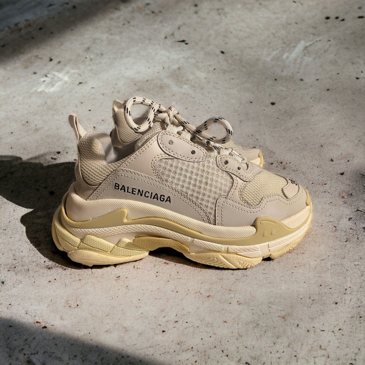 Balenciaga White Balenciaga triple S baskets Size US 5 / IT 35 - 6 Thumbnail