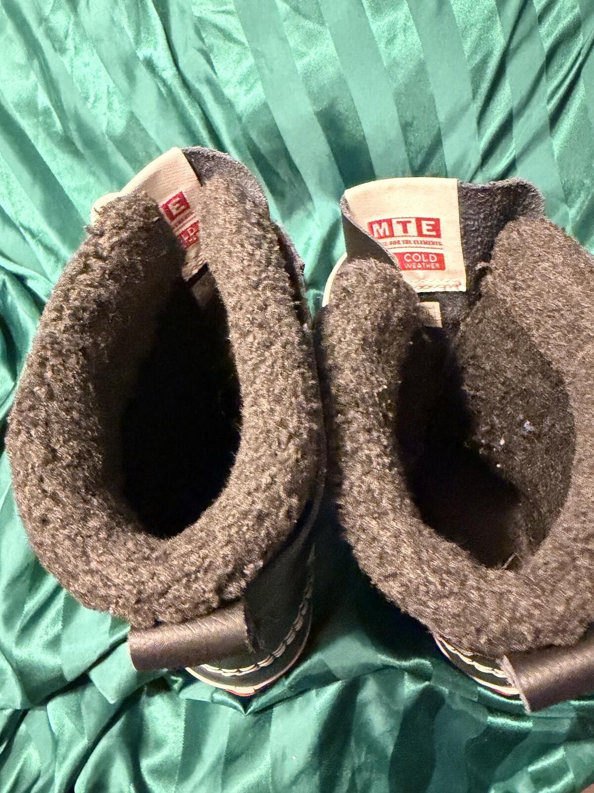 Vans LIMITED - Vans - Cold Weather Edition (Women:9; Men:7.5) Size US 7.5 / EU 40-41 - 7 Thumbnail