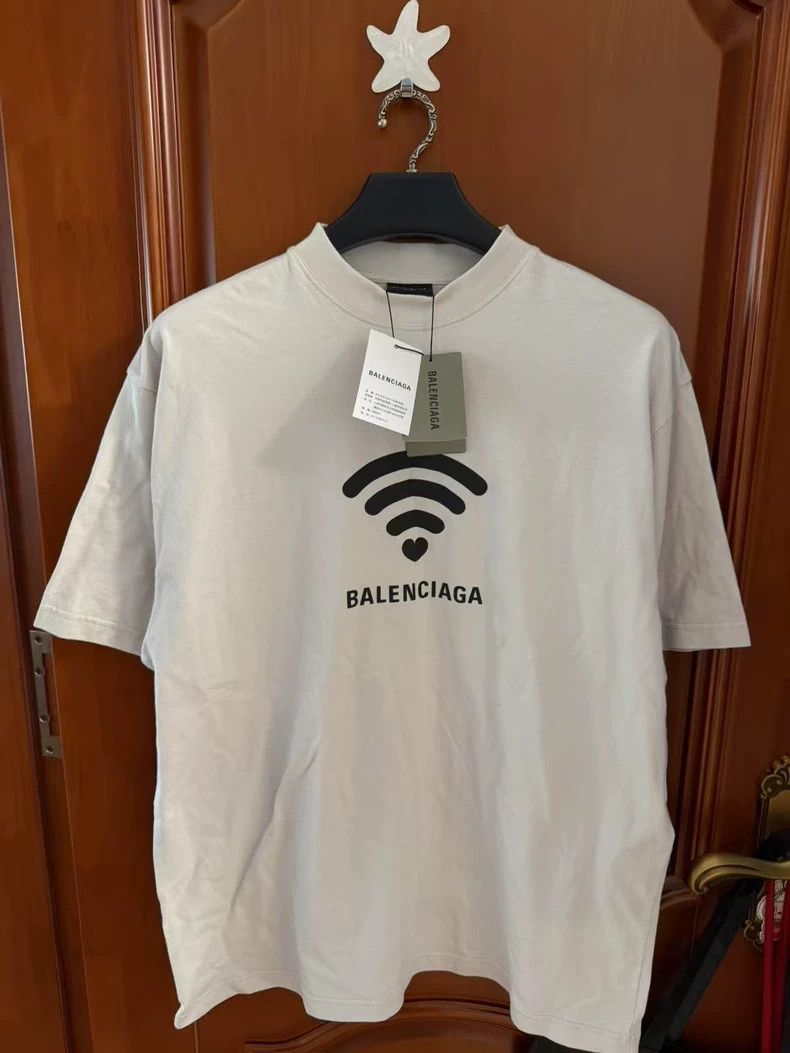Balenciaga Balenciaga Wife Logo Short Sleeve T-shirt - dmc Size US S / EU 44-46 / 1 - 1 Thumbnail