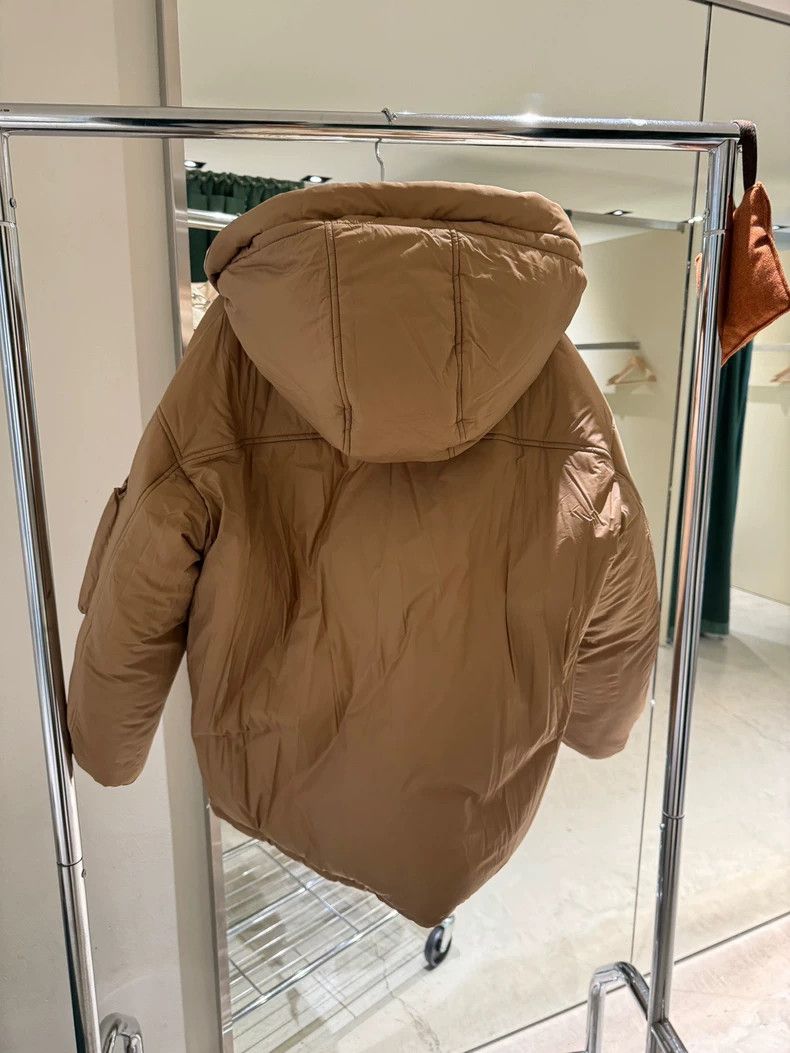 Loro Piana LORO PIANA The lady's warm down jacket can be worn by both Size S / US 4 / IT 40 - 6 Thumbnail