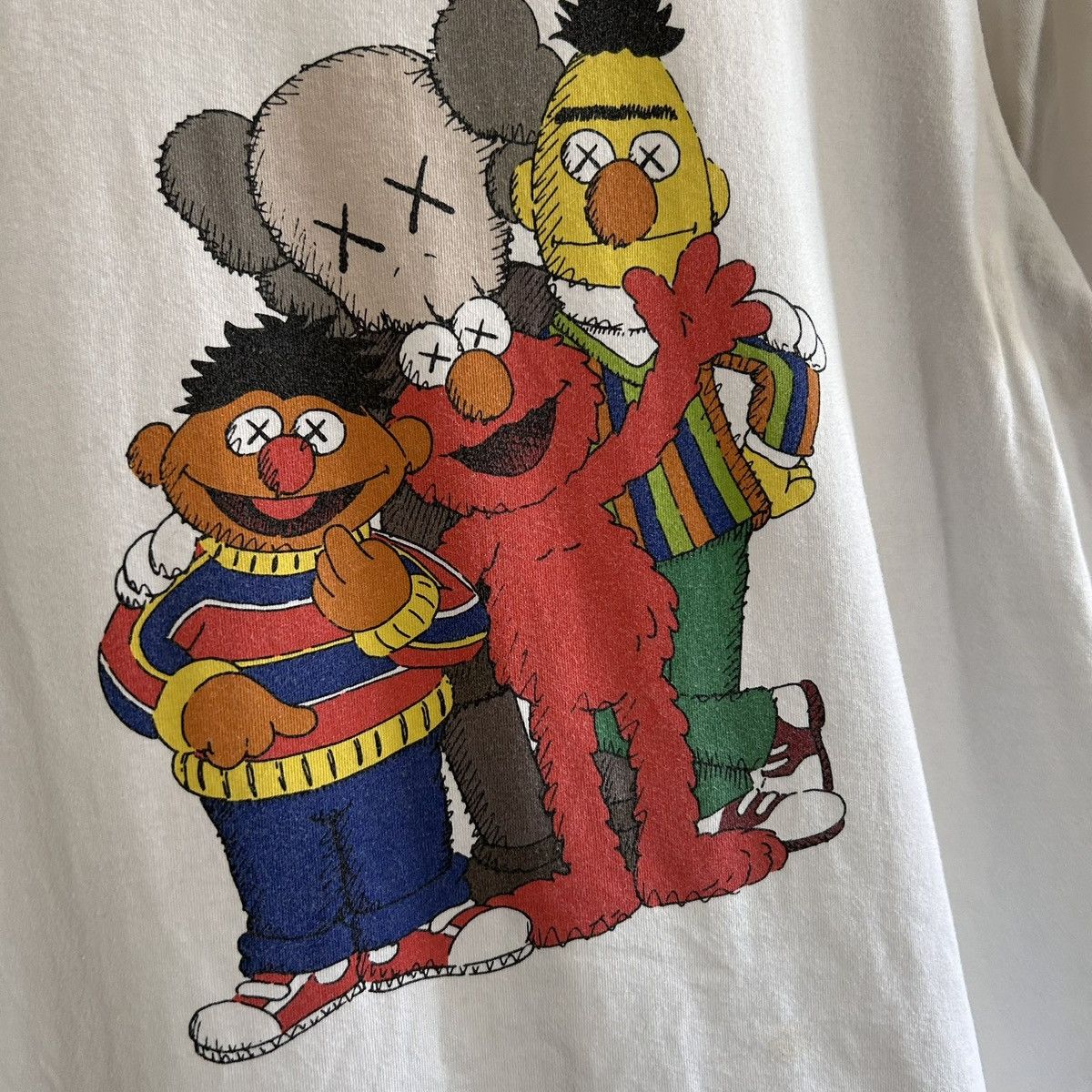 Kaws × Uniqlo UNIQLO x Kaws Sesame Street Tee Size US M / EU 48-50 / 2 - 2 Thumbnail