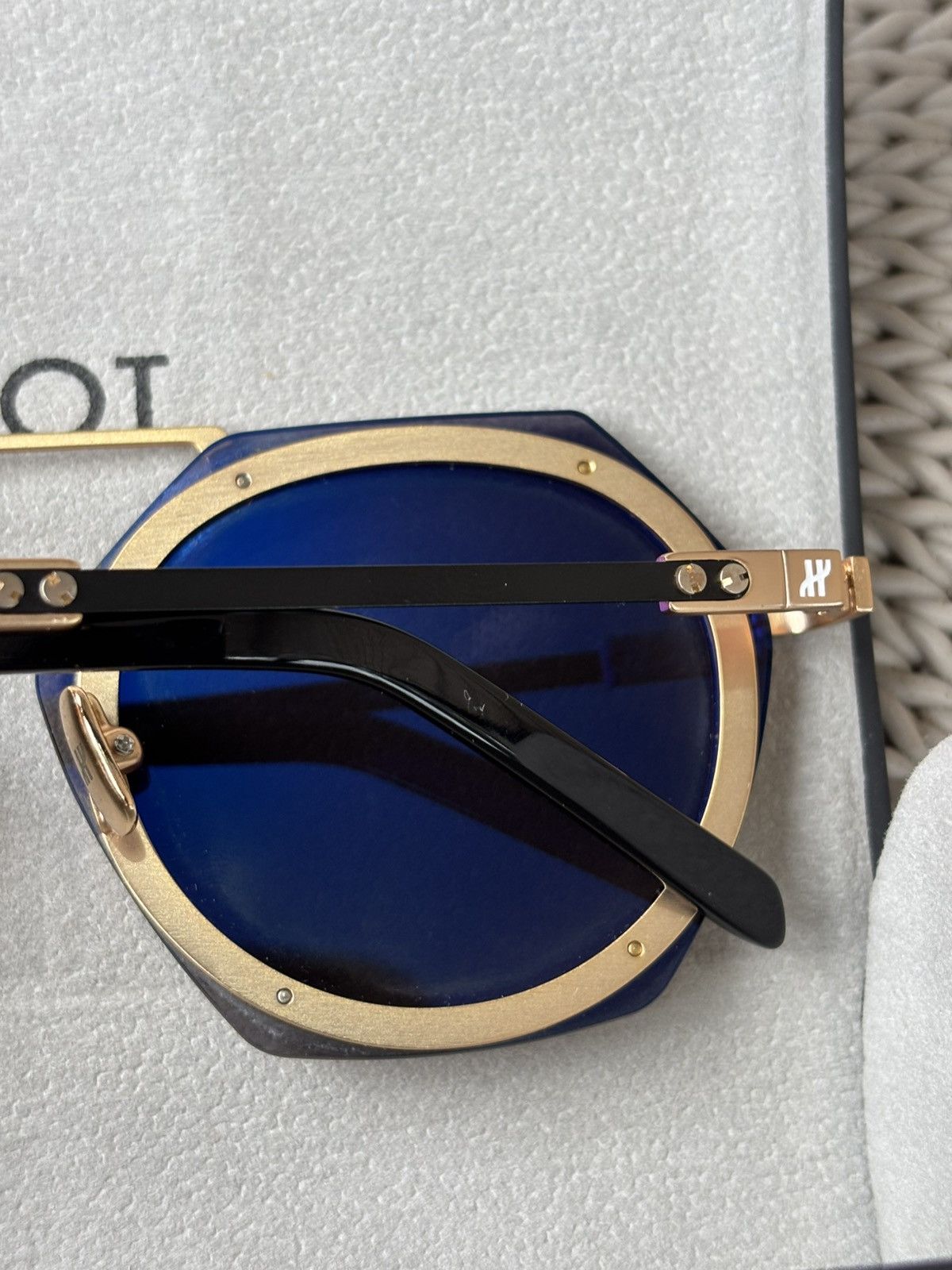 Hublot Hublot Tech Shield Sunglasses H006 Gold/Bue Pristine CASE Size ONE SIZE - 11 Thumbnail