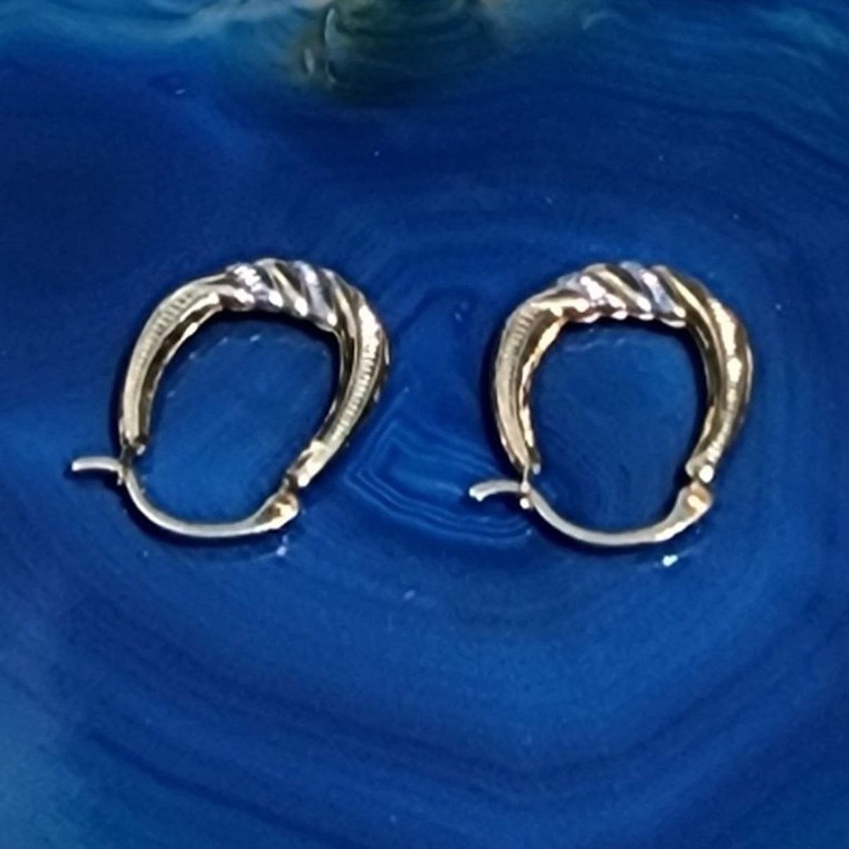 Vintage 14K Two Tone Gold Corrugated Oval Twist Hoop Earrings Size ONE SIZE - 6 Thumbnail