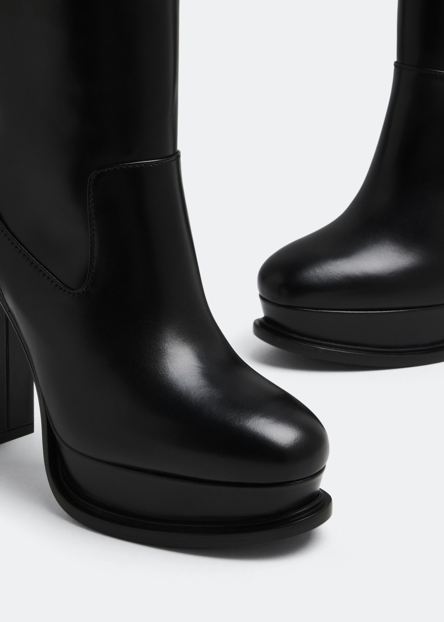 Alexander McQueen o1y0225 Boots in Black Size US 7 / IT 37 - 2 Thumbnail