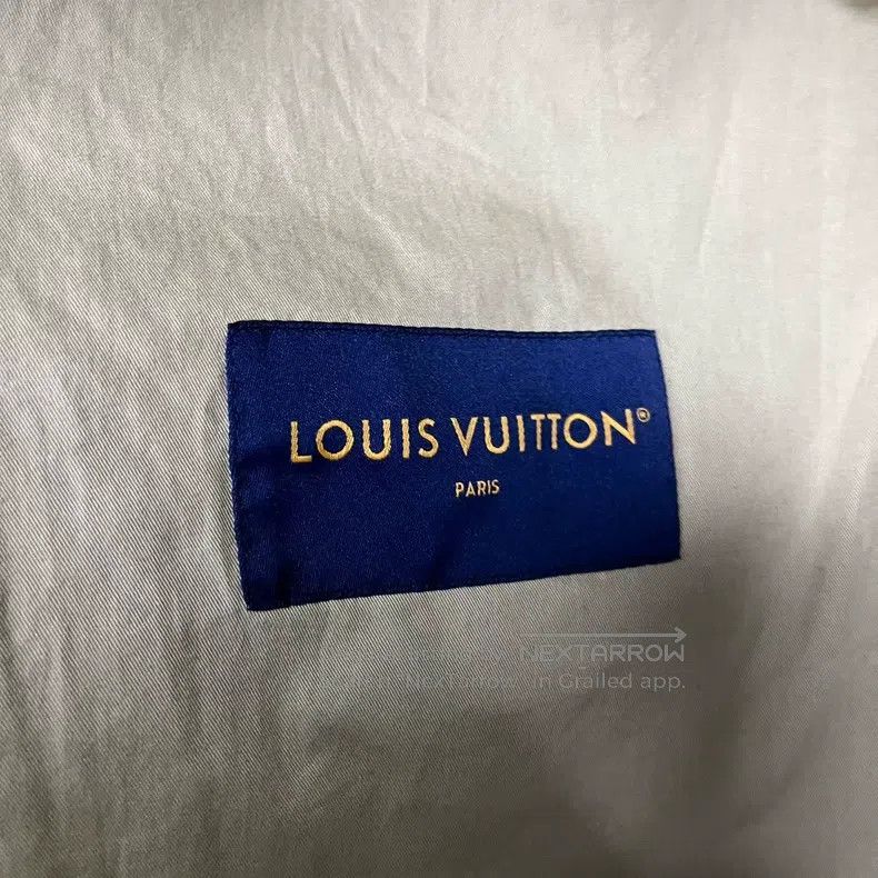 Louis Vuitton Louis Vuitton 24 Newest Khaki Letter Jacquard Round Neck S Size US L / EU 52-54 / 3 - 3 Thumbnail
