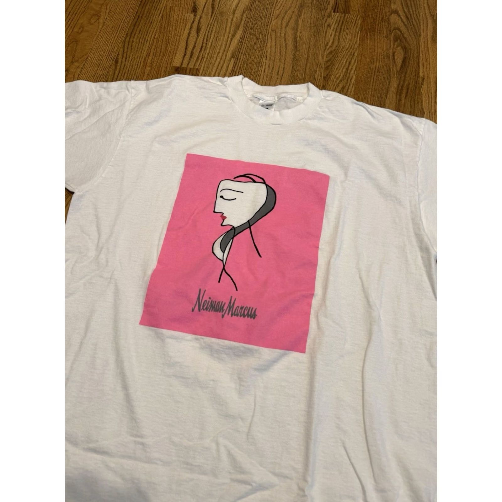 Fruit Of The Loom VINTAGE Neiman Marcus Art Graphic T Shirt XL White 90s Chicago Vtg Mens Short Sleeve Graphic Art Designer 90s Chicago White XL Size US XL / EU 56 / 4 - 2 Thumbnail