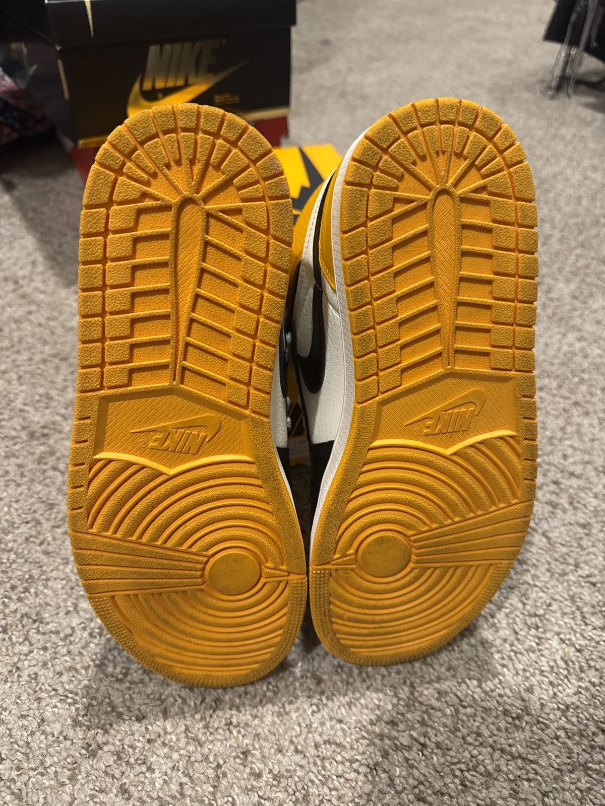 Nike Nike jordan 1 taxi size 9.5 Size US 9.5 / EU 42-43 - 4 Thumbnail