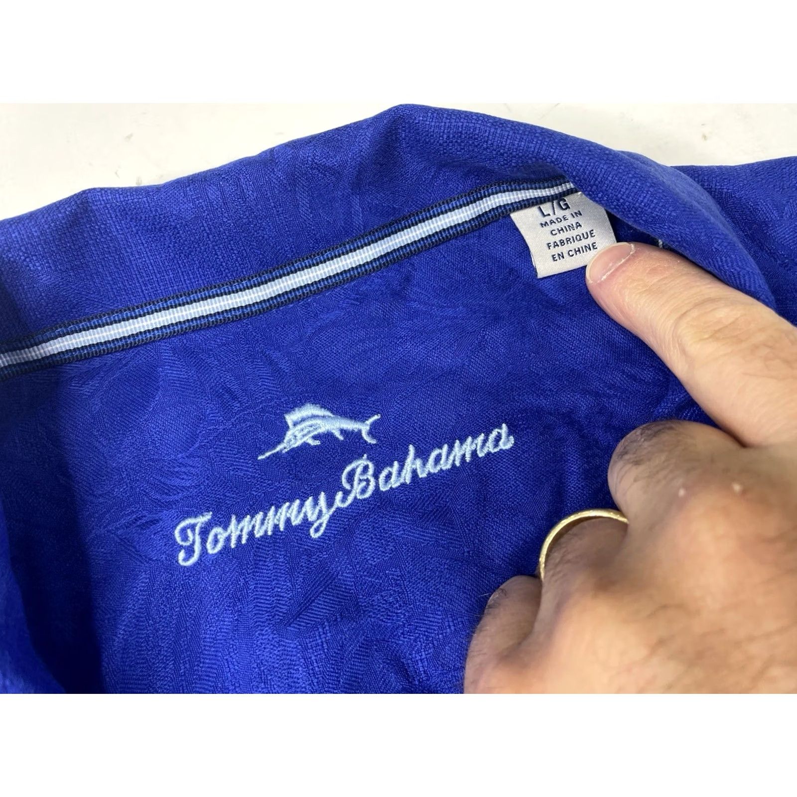Tommy Bahama Tommy Bahama Shirt Blue Silk Short Sleeve L Men Hibiscus Floral Button-Up, Floral, Camp Shirt Size US L / EU 52-54 / 3 - 3 Thumbnail