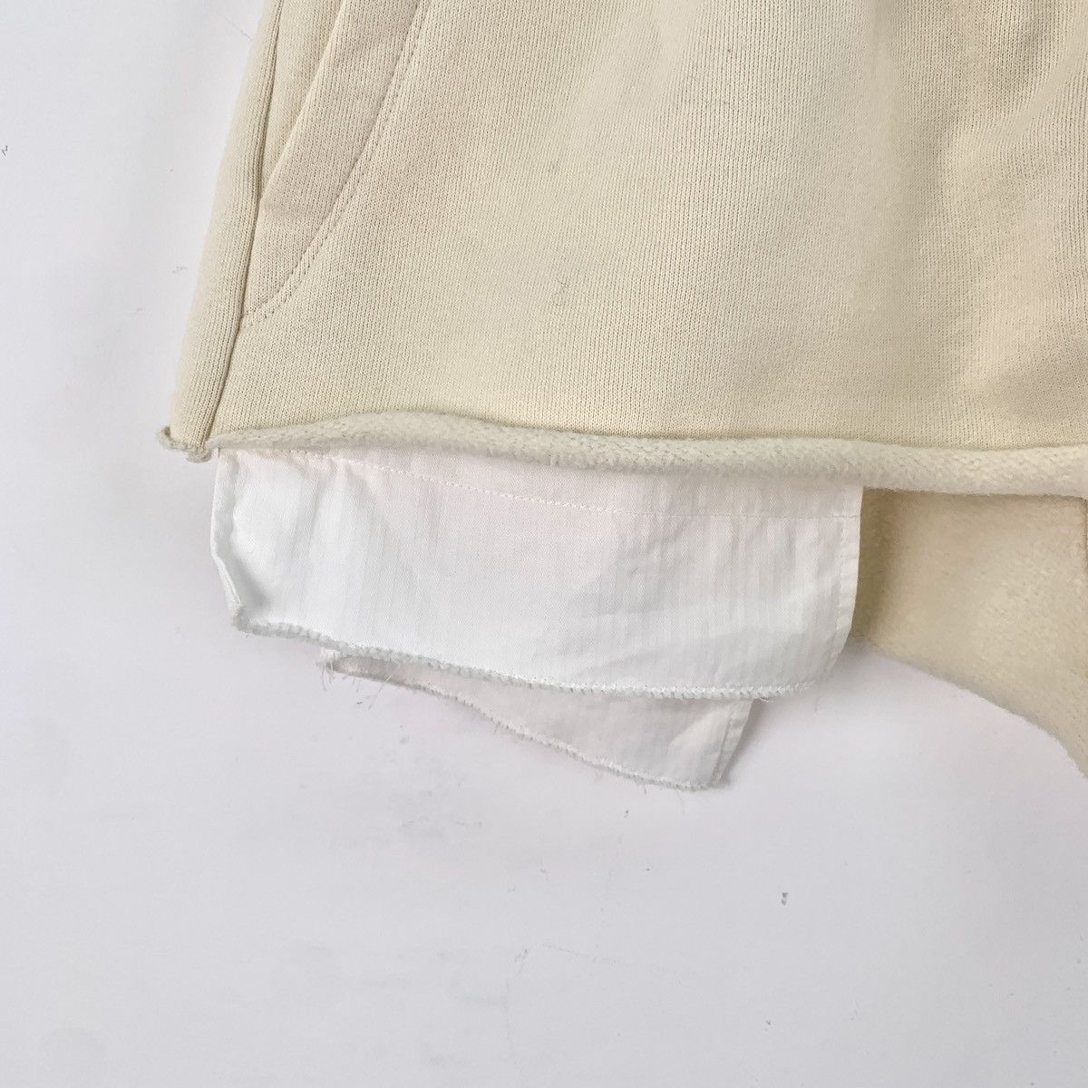 Miu Miu Miu Miu Beige Letter Logo Embroidered Casual Shorts K26WX Size 27" / US 4 / IT 40 - 4 Thumbnail