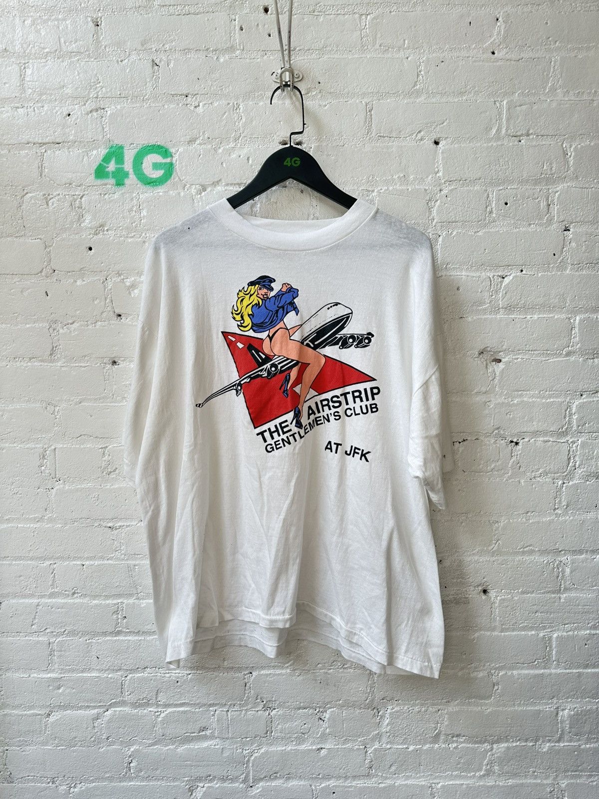 Vintage VINTAGE STRIP CLUB AT JFK WHITE T Size US XL / EU 56 / 4 - 1 Thumbnail