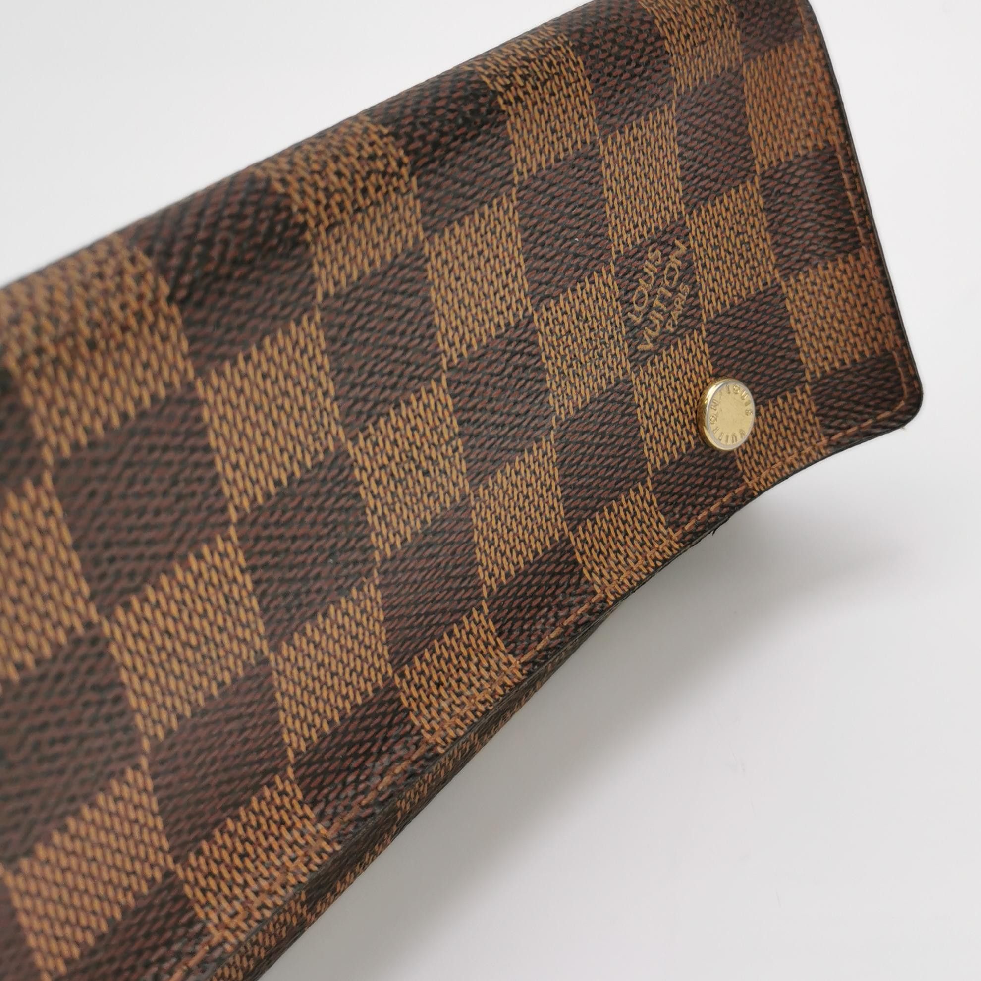 Louis Vuitton Louis Vuitton (LV) Cowhide Checkerboard Snap Button Bag Wal Size ONE SIZE - 5 Thumbnail