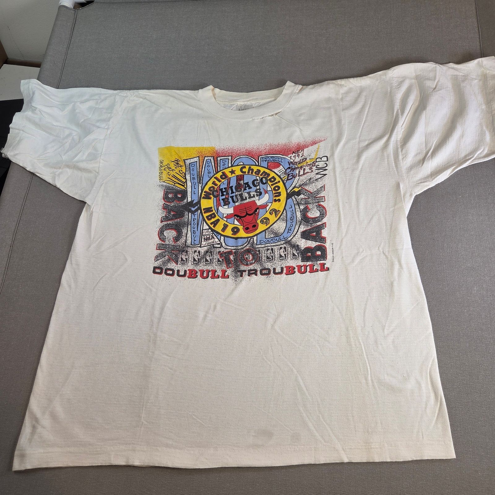 Vintage 1992 Bulls DouBull TrouBull Tee XL Ritz/Magic Johnson T's Size US XL / EU 56 / 4 - 1 Thumbnail