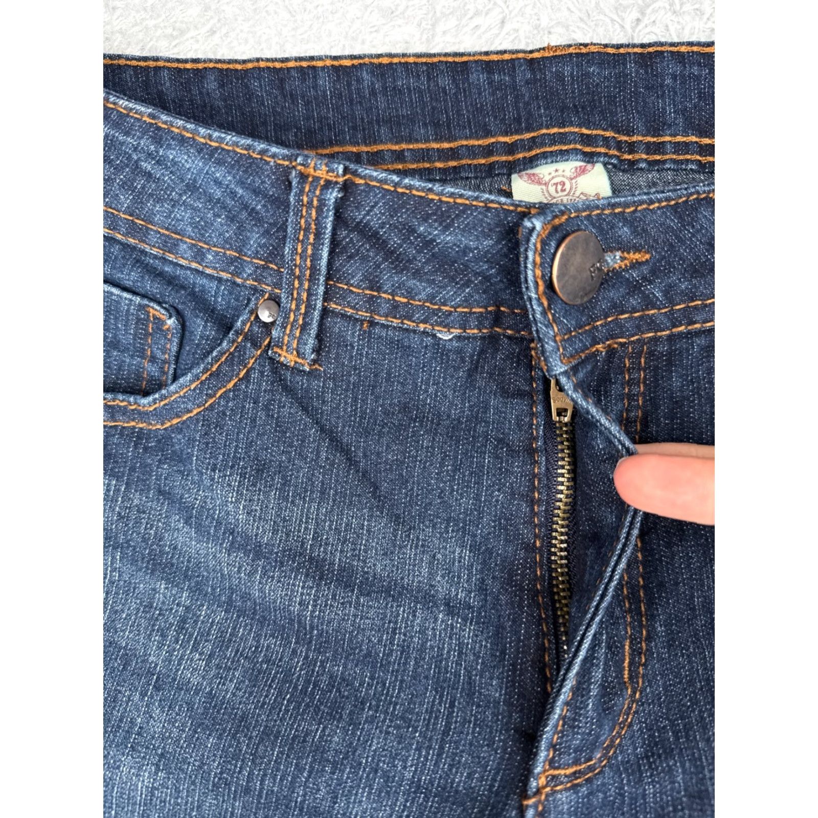 Faded Glory Faded Glory Jeans Womens 12 Blue Denim Capri Rolled Hem Cotton Blend 32x21 Jeans Capri Women Blue 32 12 Vintage? No. Size 34" / US 12 / IT 48 - 5 Thumbnail