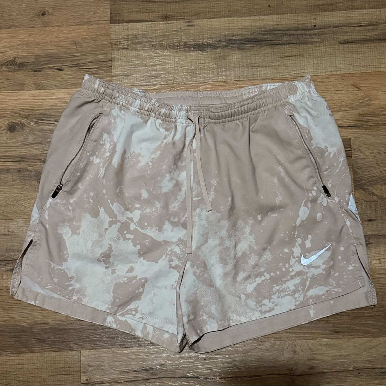 Nike Nike Running Division Shorts Size US 27 - 1 Thumbnail