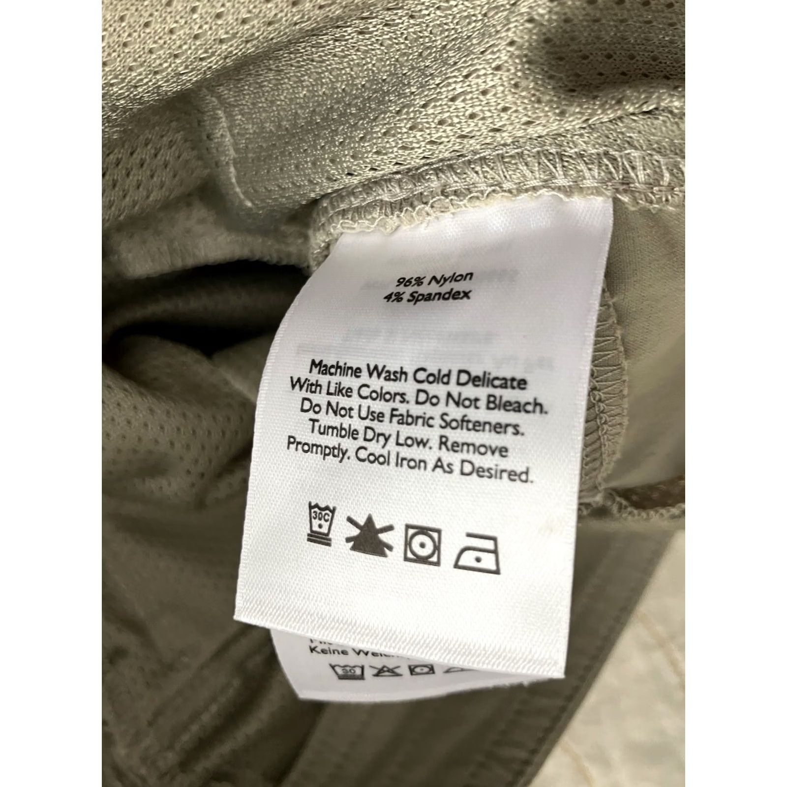 Eddie Bauer Eddie Bauer Shorts Nylon Stretch Khaki Tan 5" Inseam Womens Petite 14P Chino Flat Front Zip Womens Mens? Size 36" / US 14 / IT 50 - 5 Thumbnail