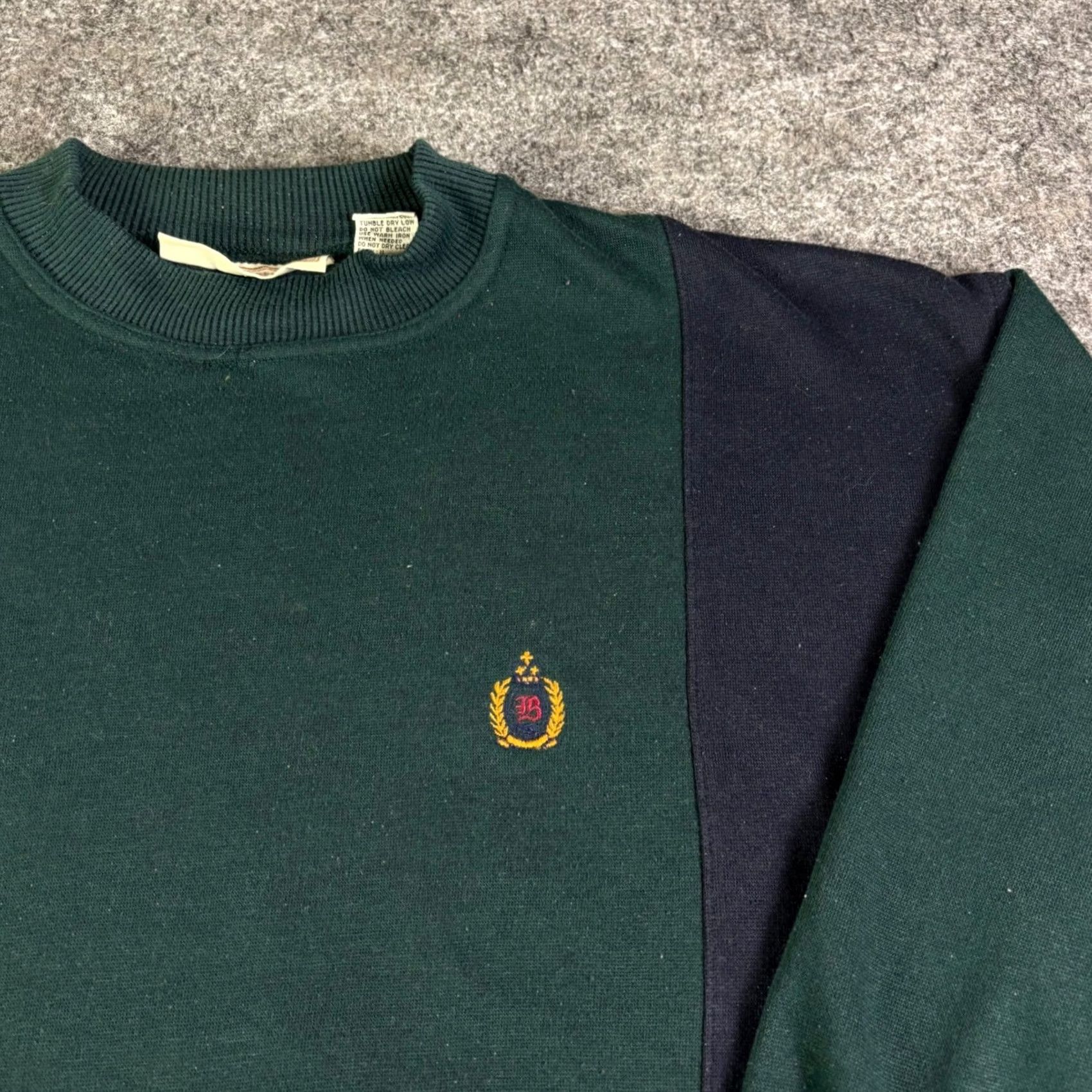 Vintage VINTAGE Botany 500 Sweatshirt Mens M Green Navy Burgundy Crest Size US M / EU 48-50 / 2 - 6 Thumbnail