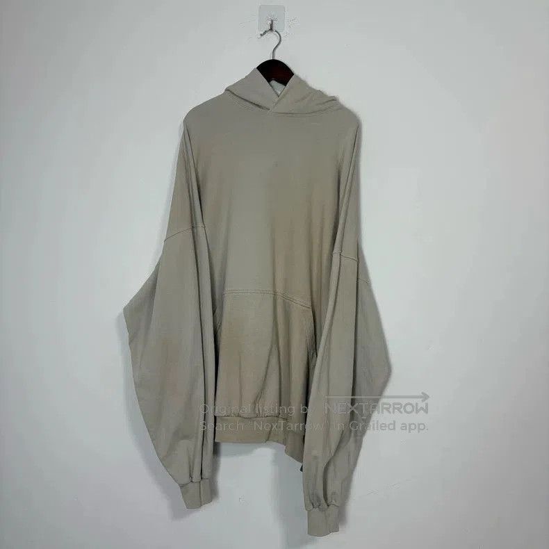 Balenciaga Balenciaga 23SS Distressed Sweatshirt. Size US S / EU 44-46 / 1 - 1 Thumbnail
