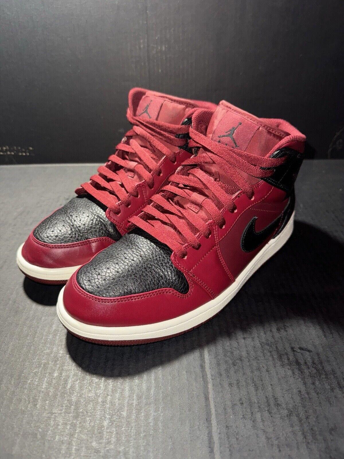 Jordan Brand Nike Air Jordan 1 Retro Mid Team Red Black 554724-601 Sz 10 Size US 10 / EU 43 - 4 Thumbnail