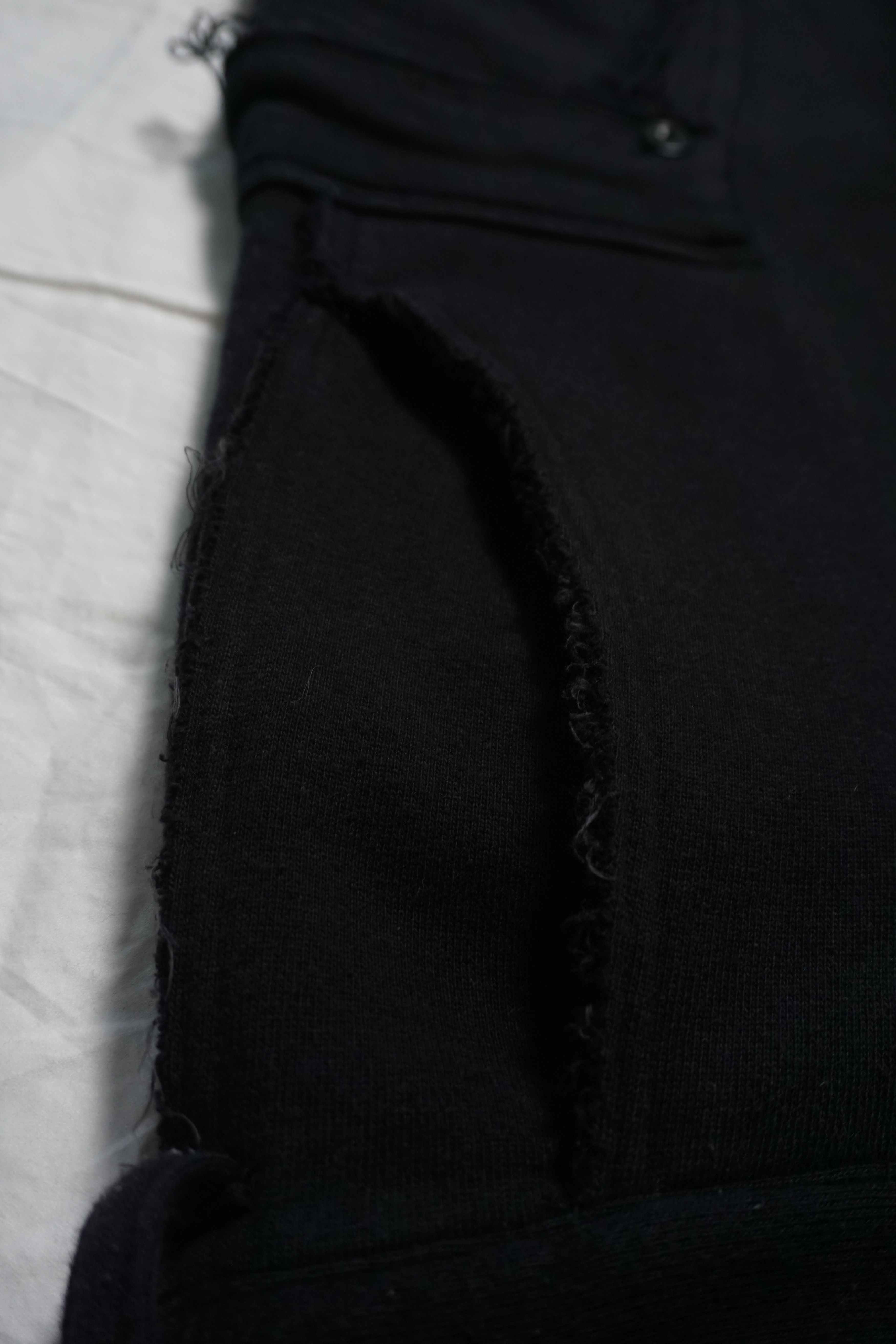 Yohji Yamamoto Distressed Cargo Shorts Size US 32 / EU 48 - 2 Thumbnail