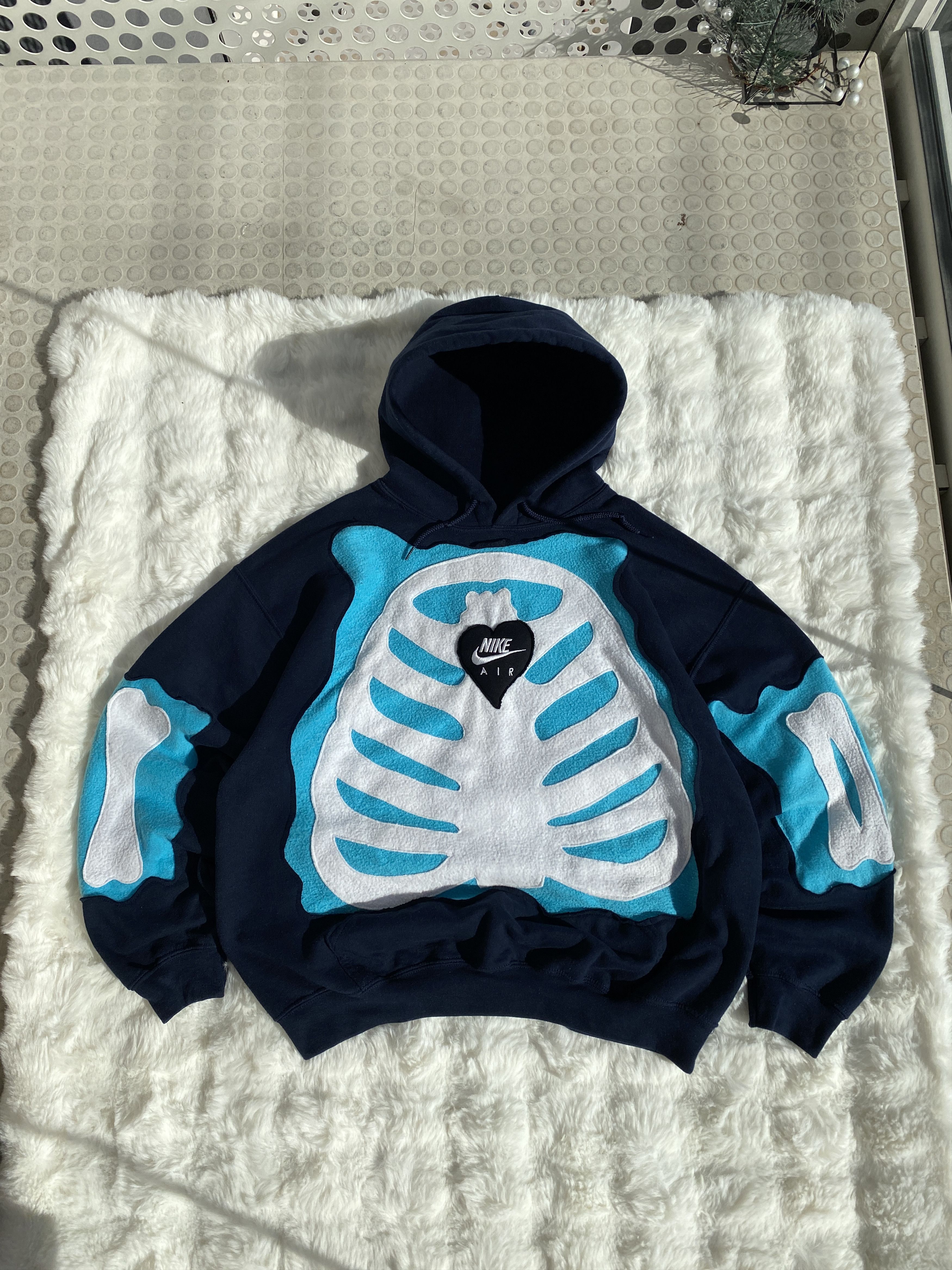 Nike Nike custom hoodie Ribs Skeleton Rare Meisterpiece Vintage Size US L / EU 52-54 / 3 - 1 Thumbnail
