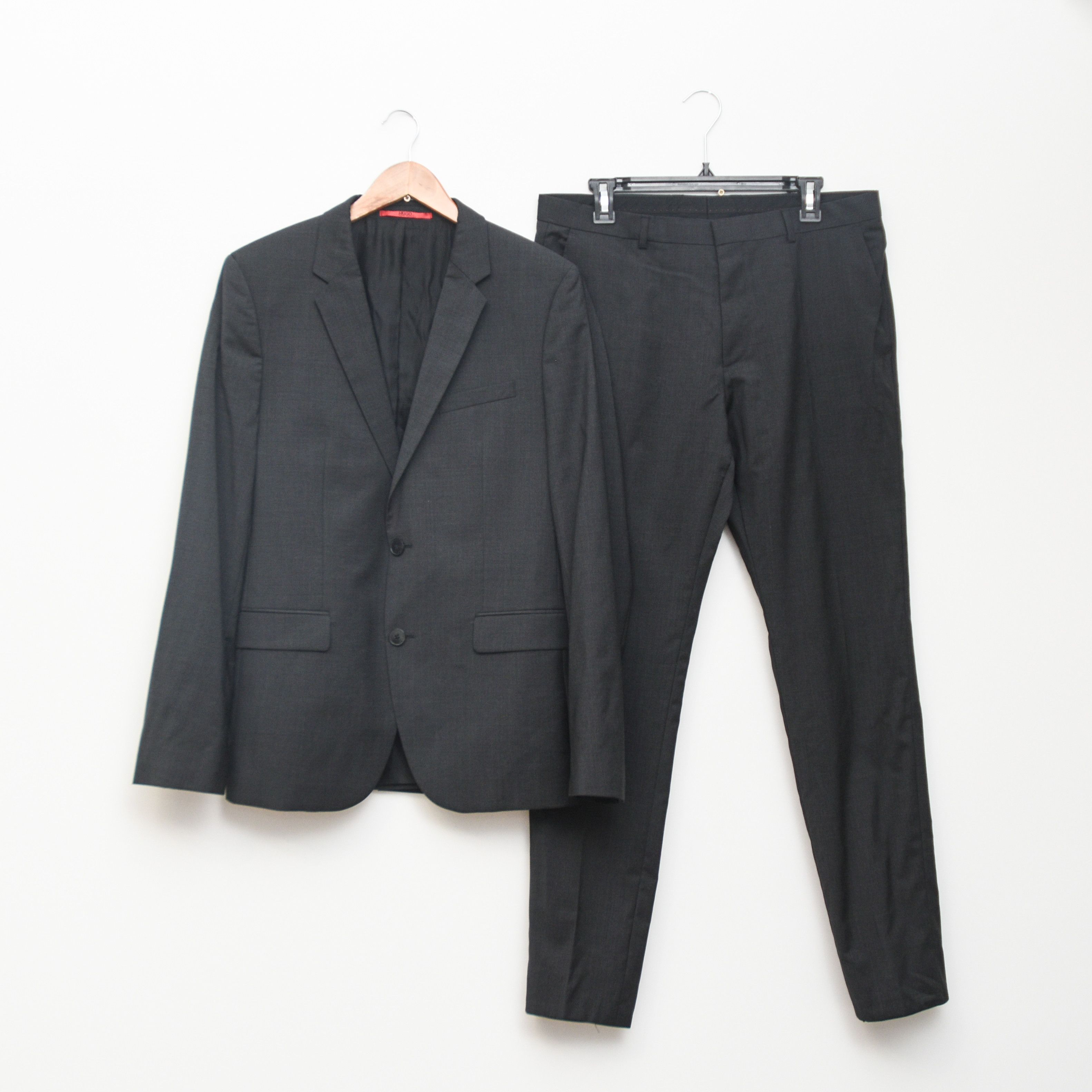 Hugo Boss Hugo Boss Business Suit Grey Black Sz 40R Virgin Wool Size 40R - 1 Thumbnail