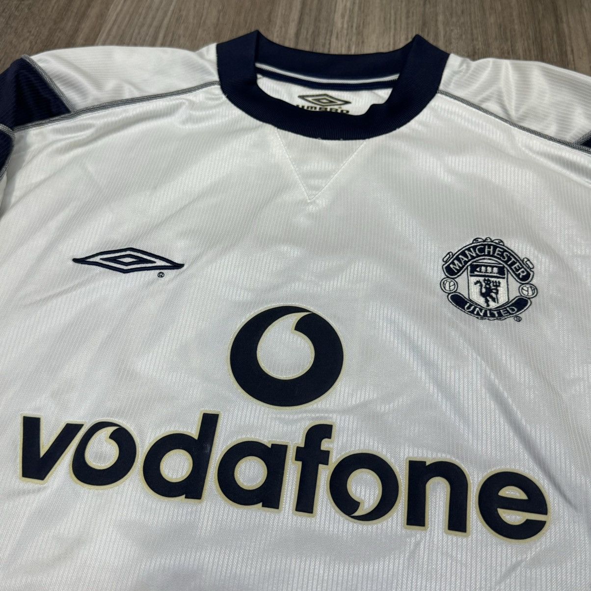 Umbro Manchester united 00/01 away shirt #7 Beckham Size US M / EU 48-50 / 2 - 3 Thumbnail