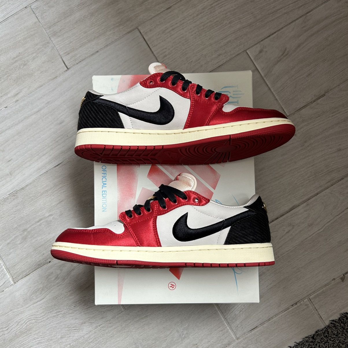 Jordan Brand Jordan 1 Low OG Trophy Room “Away” Size US 10 / EU 43 - 2 Thumbnail