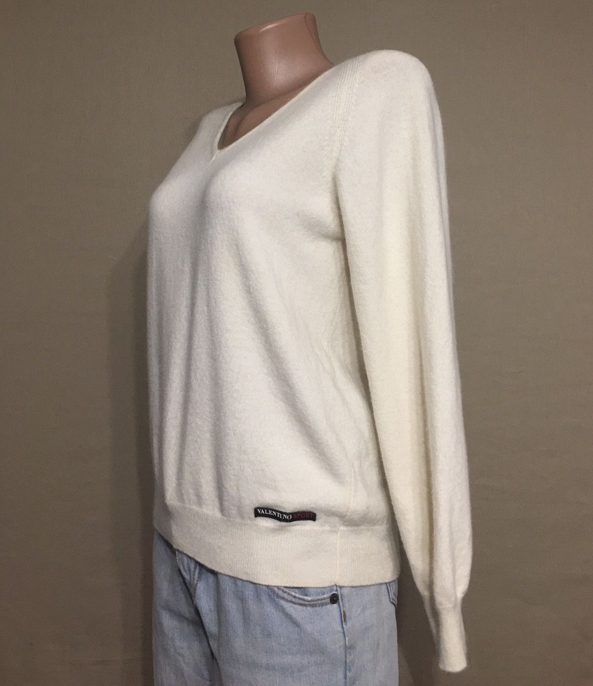 Valentino × Vintage VALENTINO Sport Ivory Cashmere V-neck Vintage Sweater Size M / US 6-8 / IT 42-44 - 4 Thumbnail