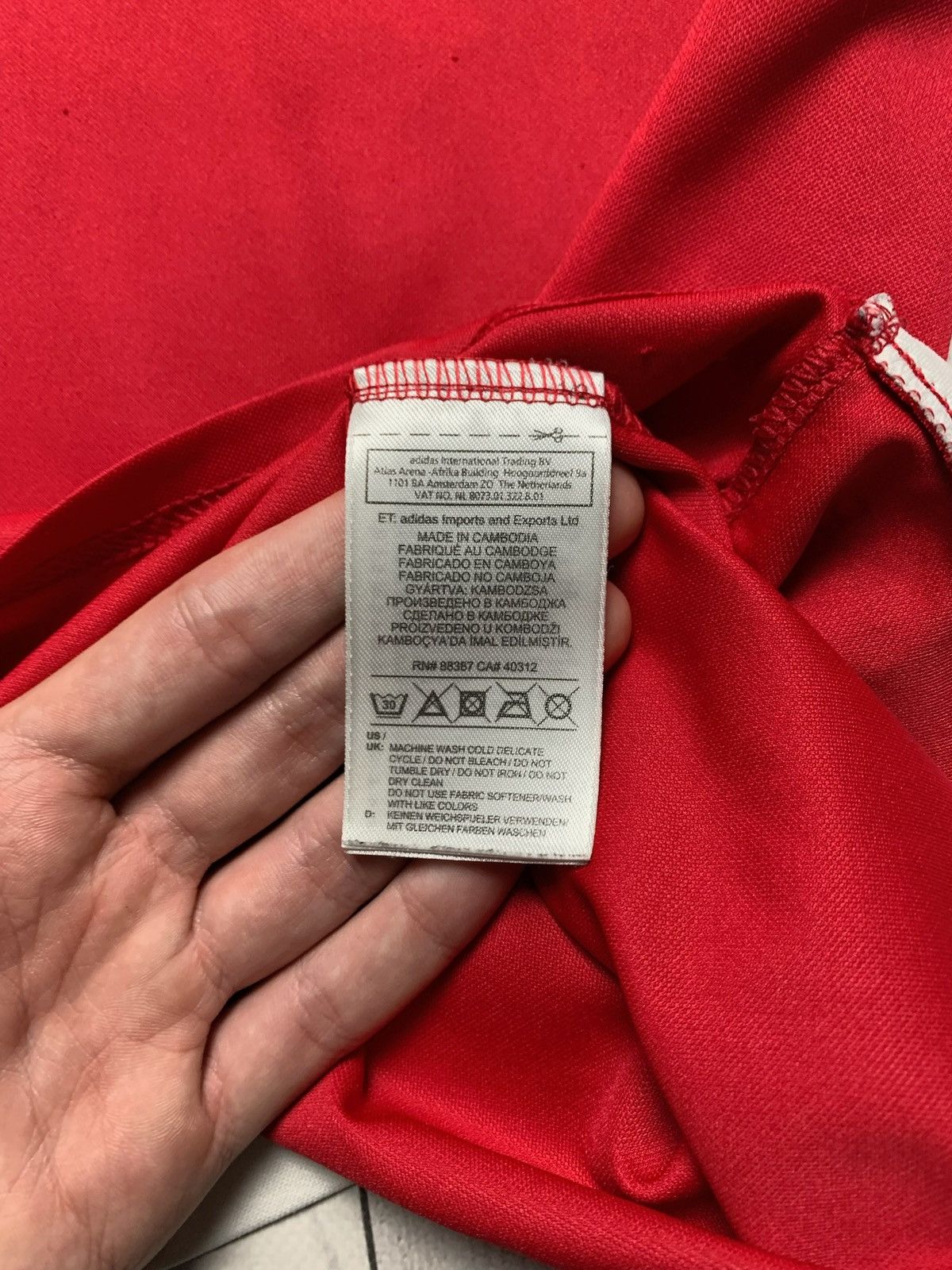 Adidas × Vintage Vintage adidas Ajax soccer jersey size S red Size US S / EU 44-46 / 1 - 4 Thumbnail
