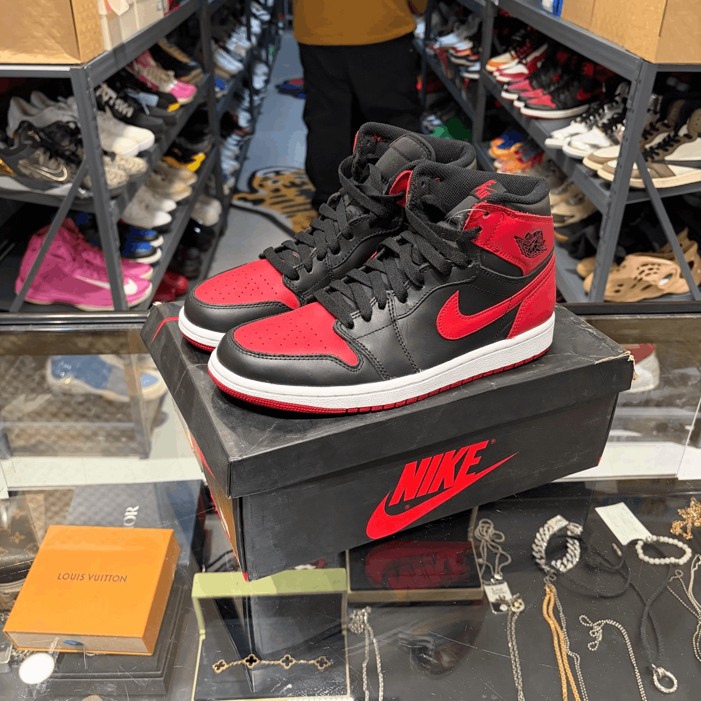 Nike Nike Black Lowtop Sneakers 8 Men Size US 8 / EU 41 - 1 Thumbnail