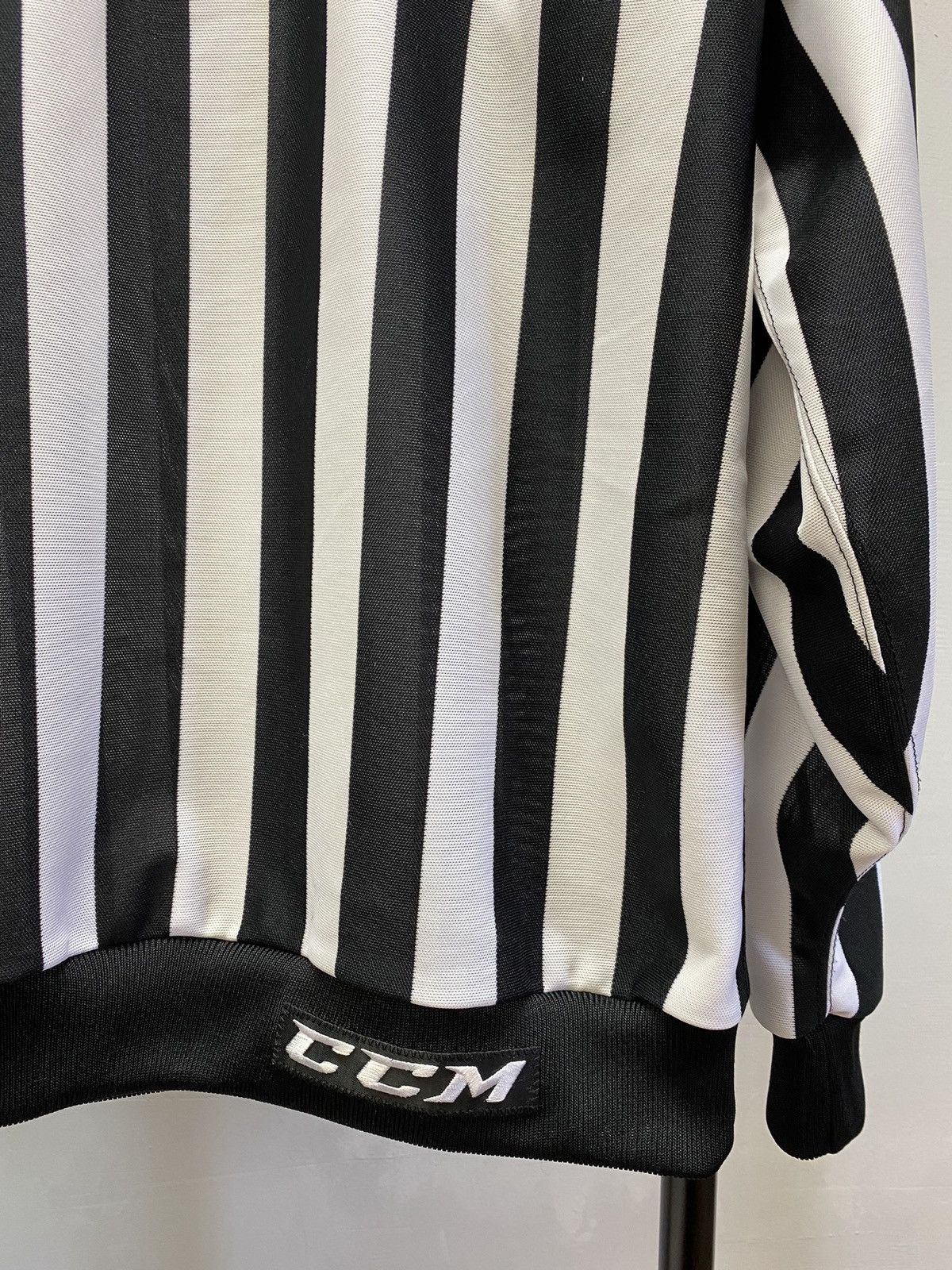 Ccm × Vintage Vintage CCM Hockey Referee Jersey Size 48 Size US M / EU 48-50 / 2 - 14 Thumbnail