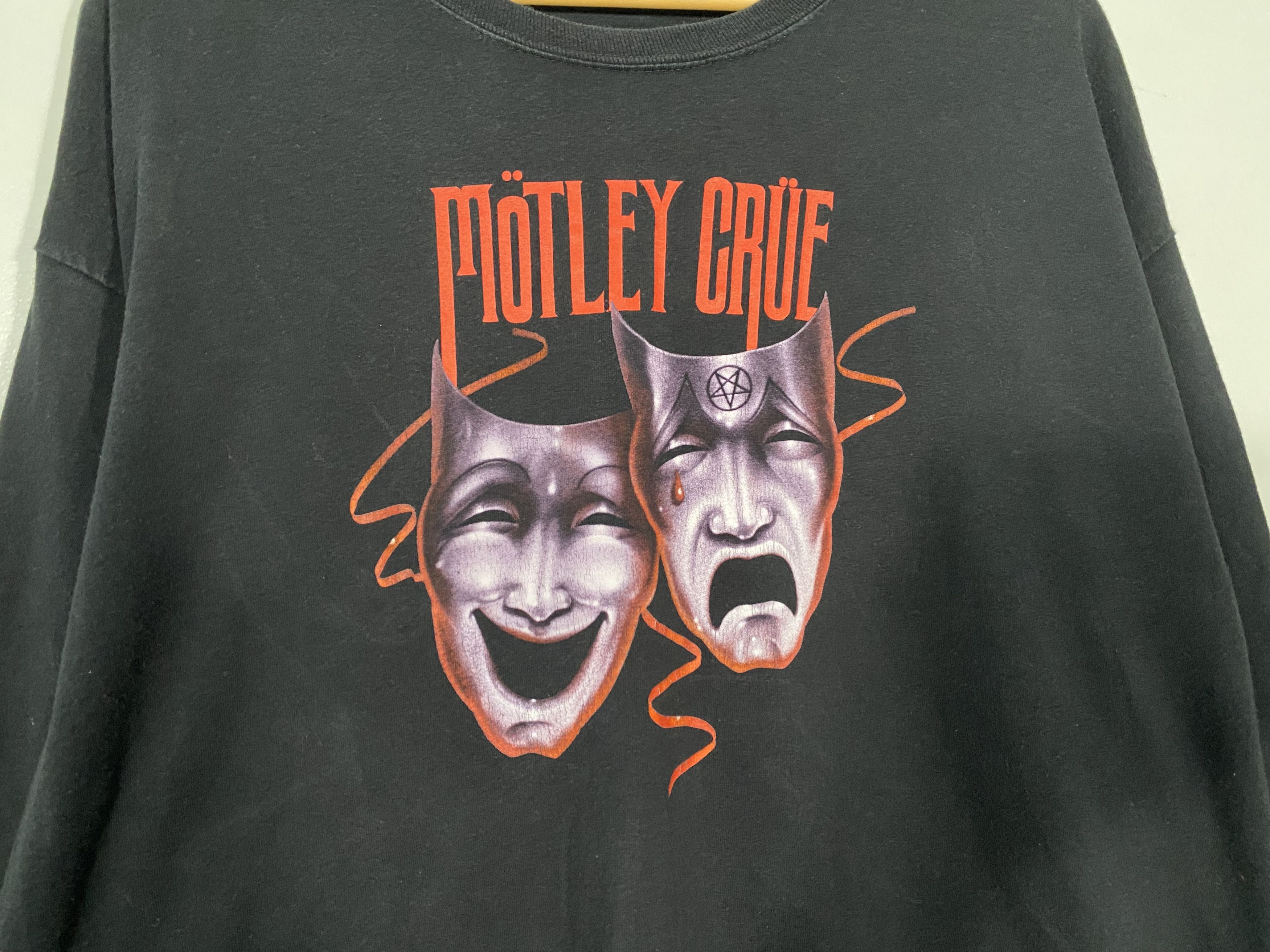 Band Tees Vintage 2004 Mötley Crüe Theatre of Pain LS Band Tee Black Size US XL / EU 56 / 4 - 3 Thumbnail