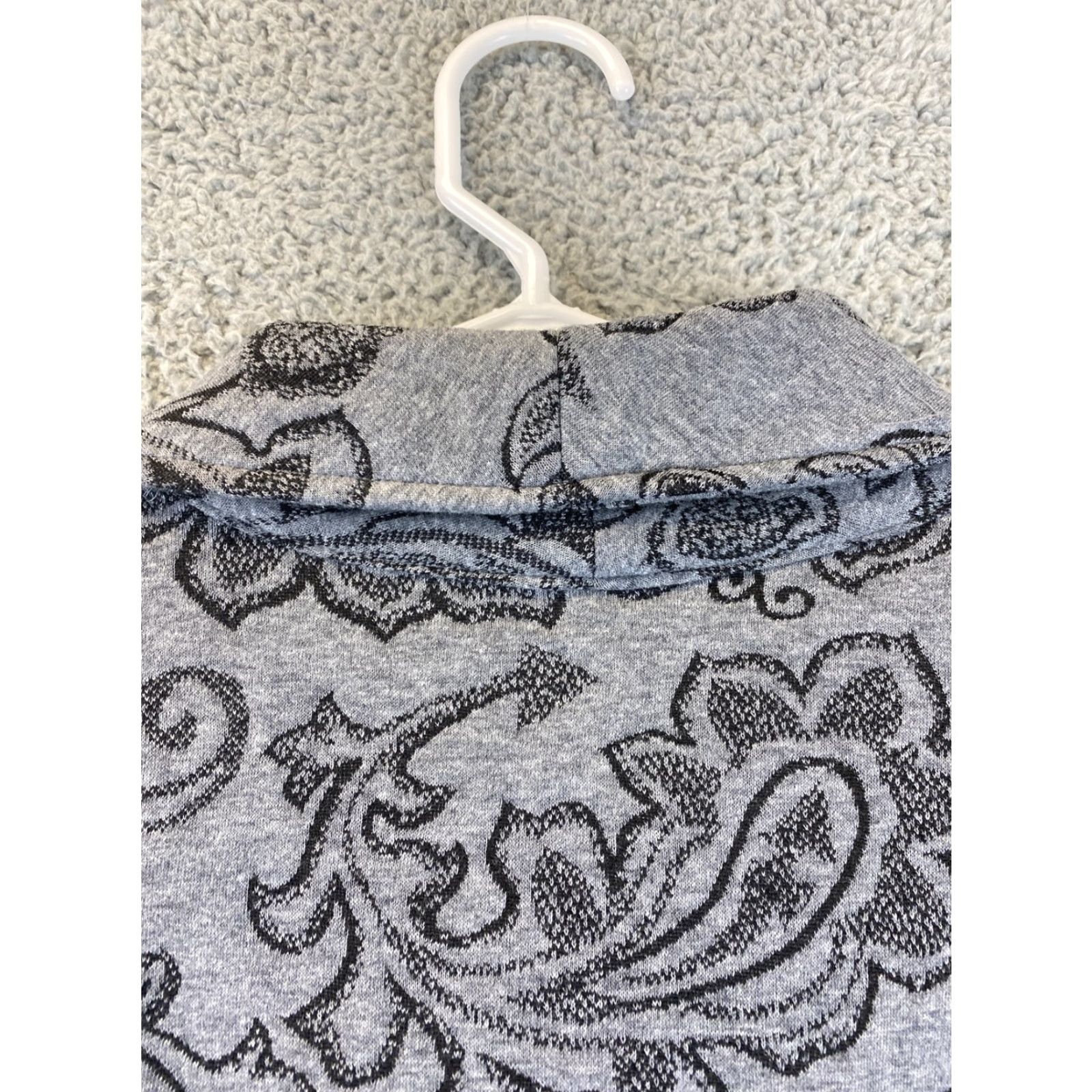 Croft & Barrow Croft & Barrow Gray 1/4 Zip Sweater Pullover Paisley Women PXL Cozy / 58-23 - Floral Knit Shirt Size PXL Womens Garment Care Machine Washable Size XL / US 12-14 / IT 48-50 - 8 Thumbnail