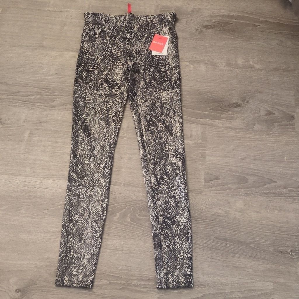 Spanx Spanx Grey Snake Faux Leather Snake Shine Leggings Sz. Small Size 24" / US 00 / IT 34 - 2 Thumbnail