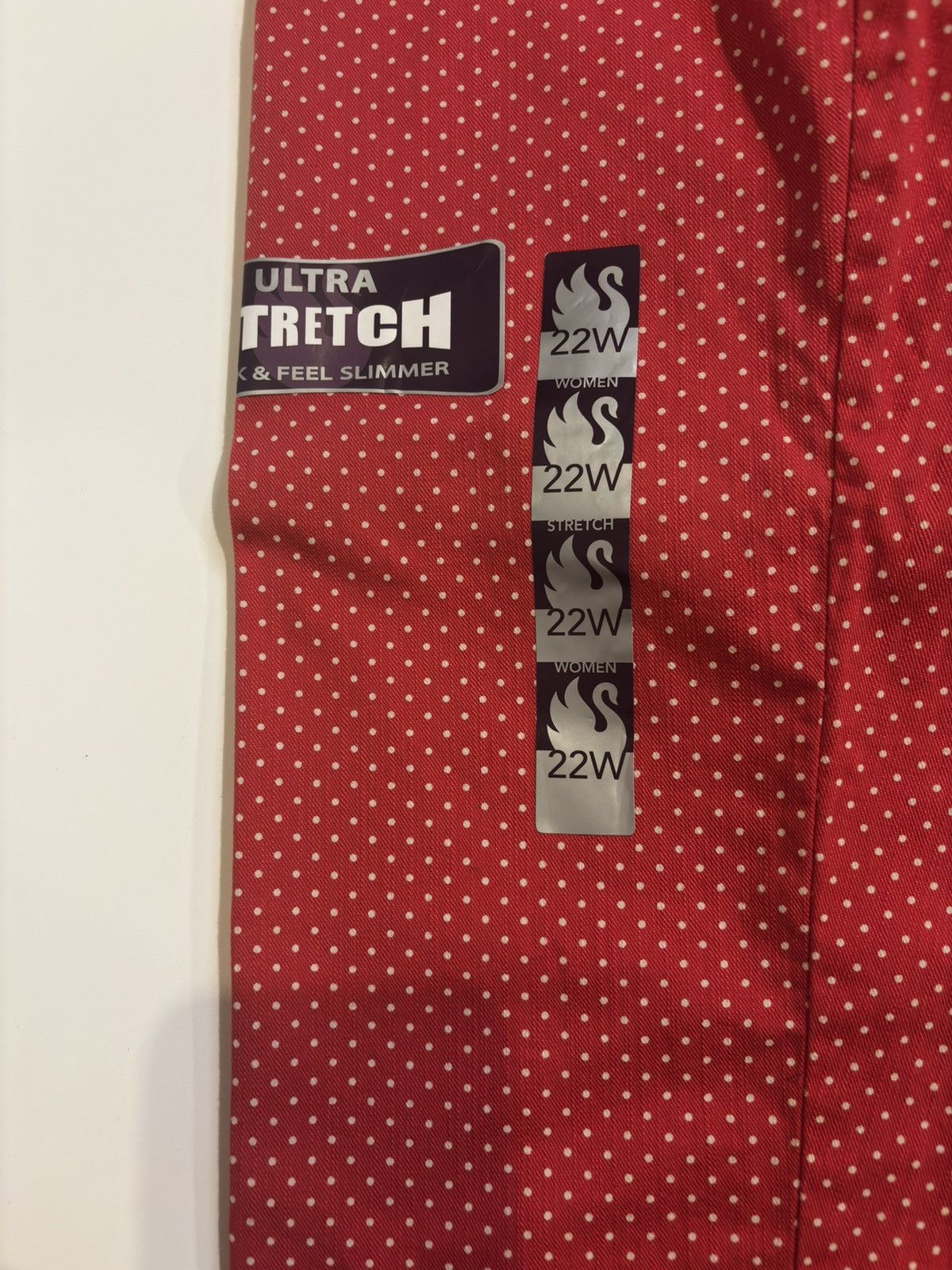 Gloria Vanderbilt Fruit punch polka dot Capri Pants.wp5656 Size 42" / US 20 - 8 Thumbnail