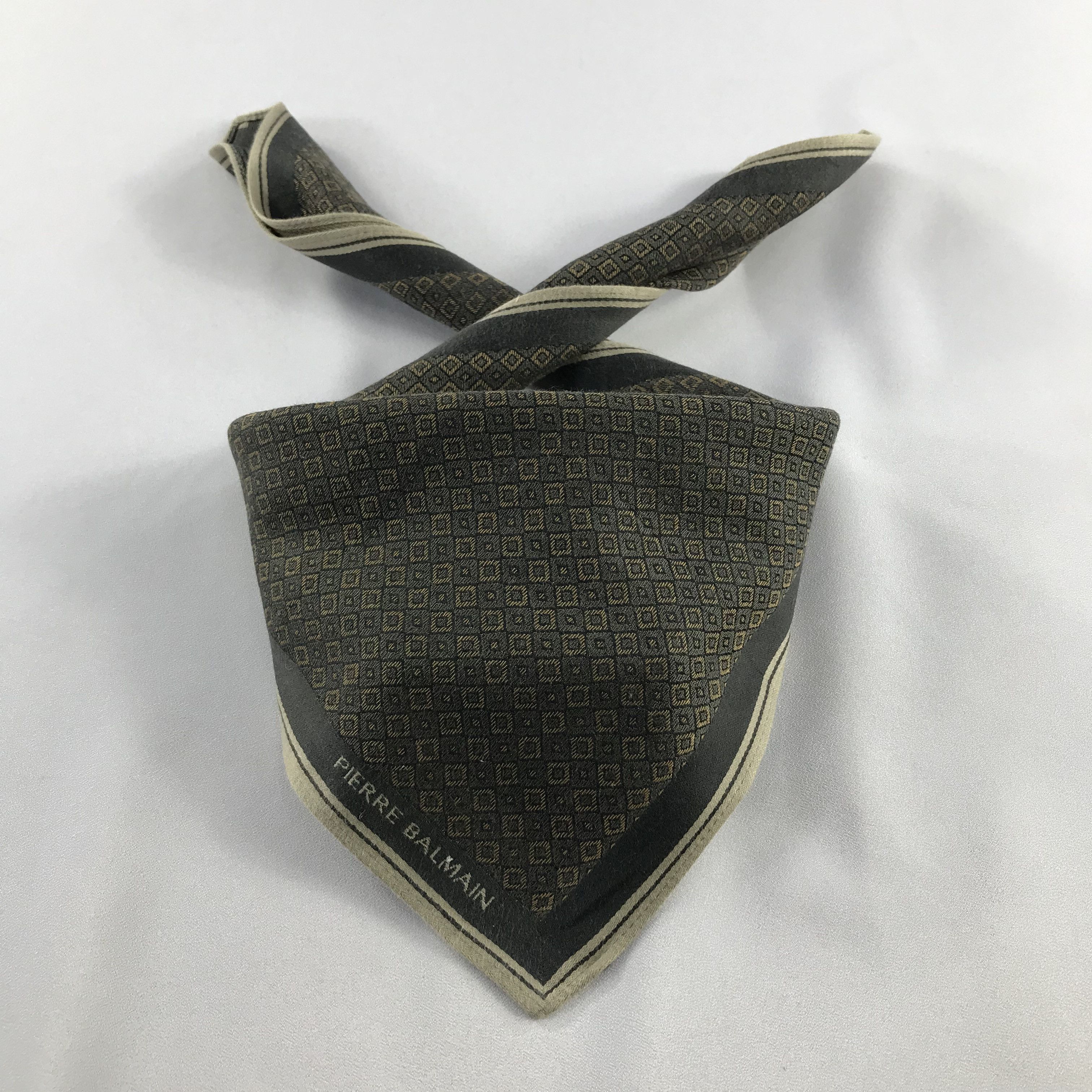 Pierre Balmain Pierre Balmain Handkerchief / Bandana / Neckerchief C808 Size ONE SIZE - 1 Thumbnail