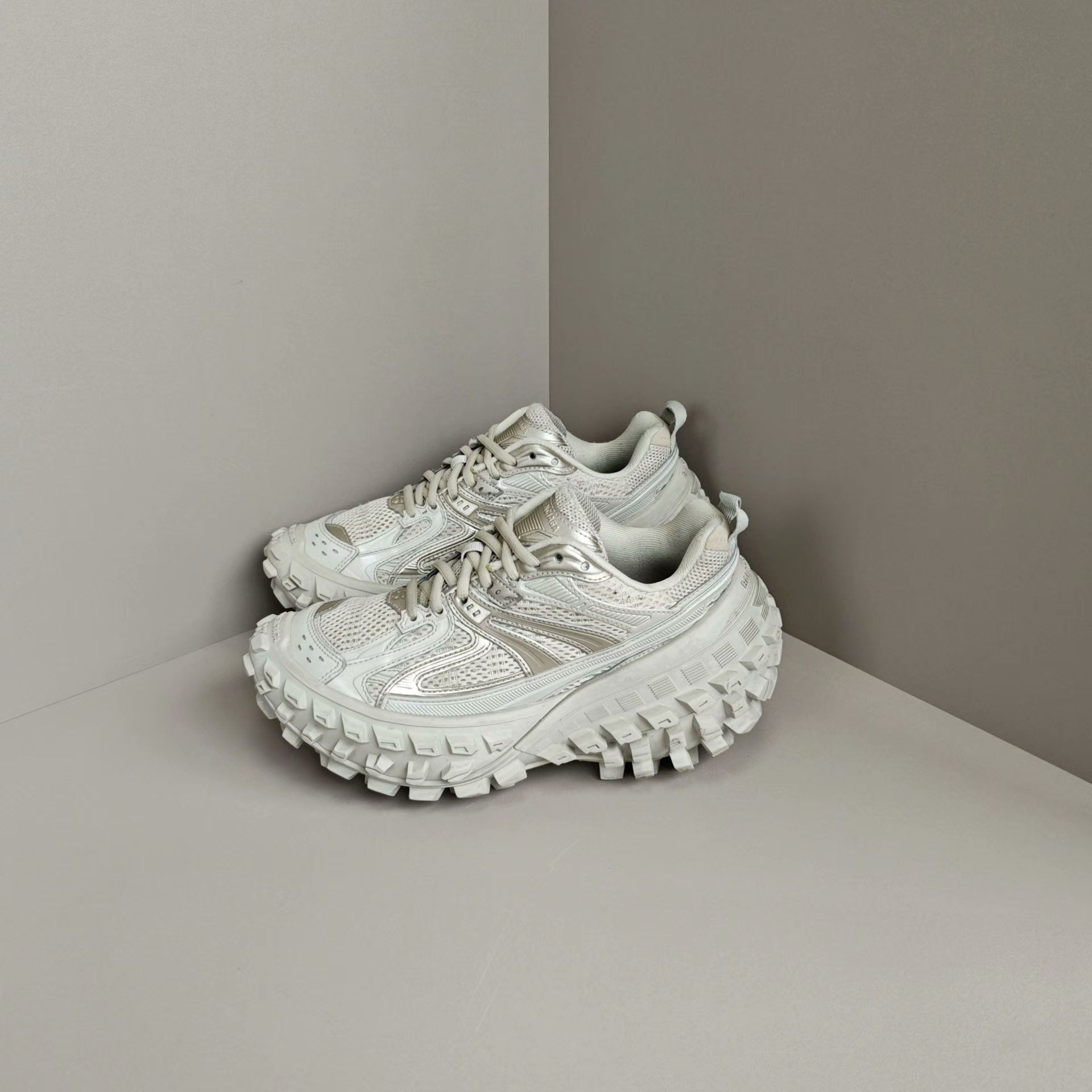 Balenciaga Balenciaga Lowtop Sneakers us_7 Women Size US 7 / IT 37 - 1 Thumbnail