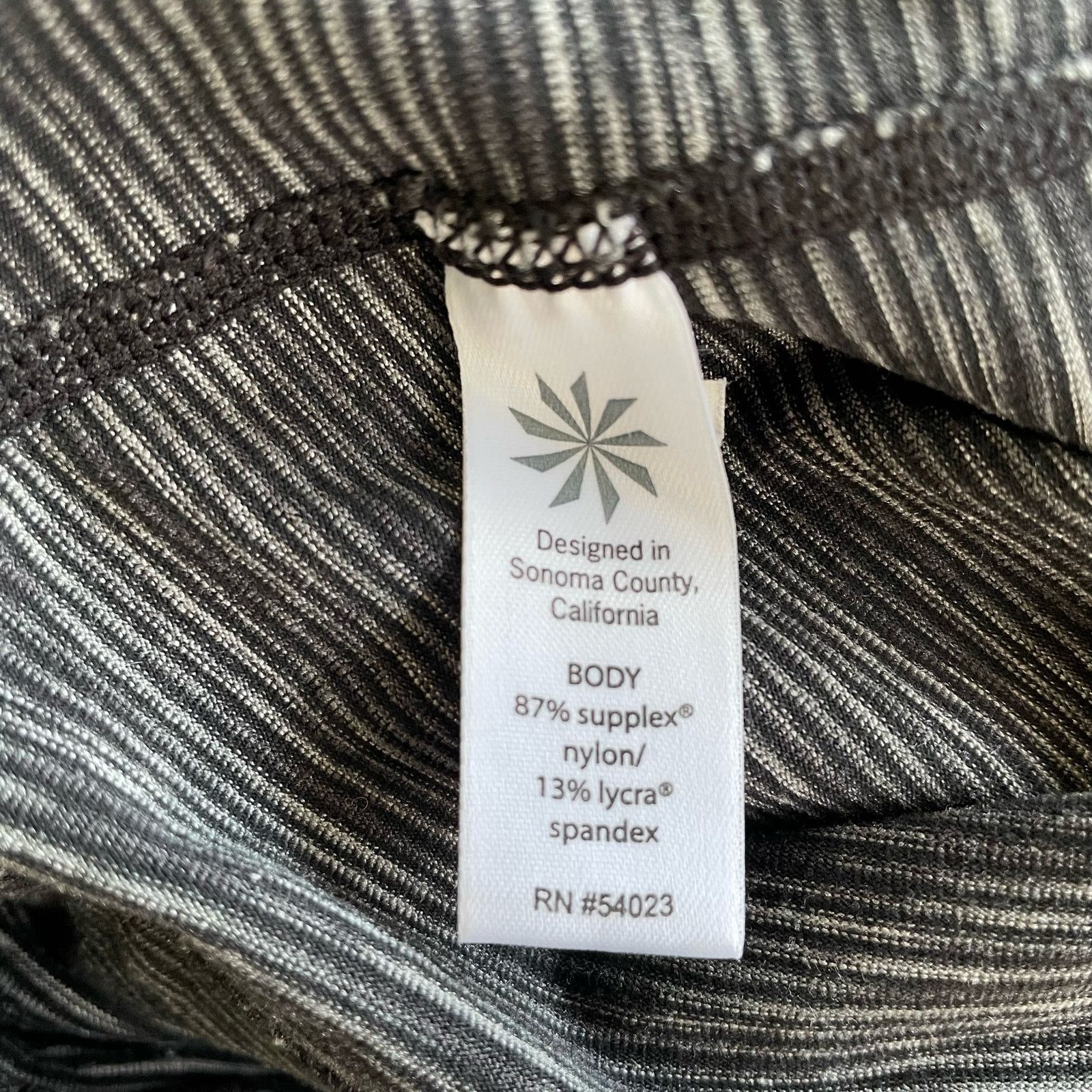 Athleta Athleta Striped Capri Leggings S Womens Activewear Cropped Size 28" / US 6 / IT 42 - 6 Thumbnail