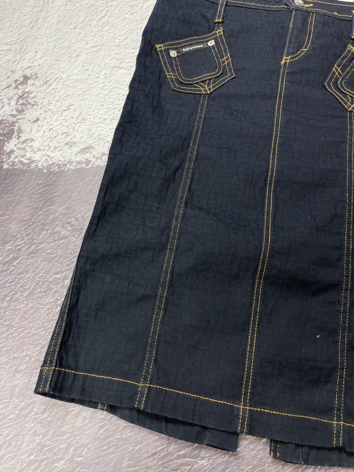 Dolce & Gabbana Dolce & Gabbana new vintage monogram midi denim skirt Size 28" / US 6 / IT 42 - 7 Thumbnail