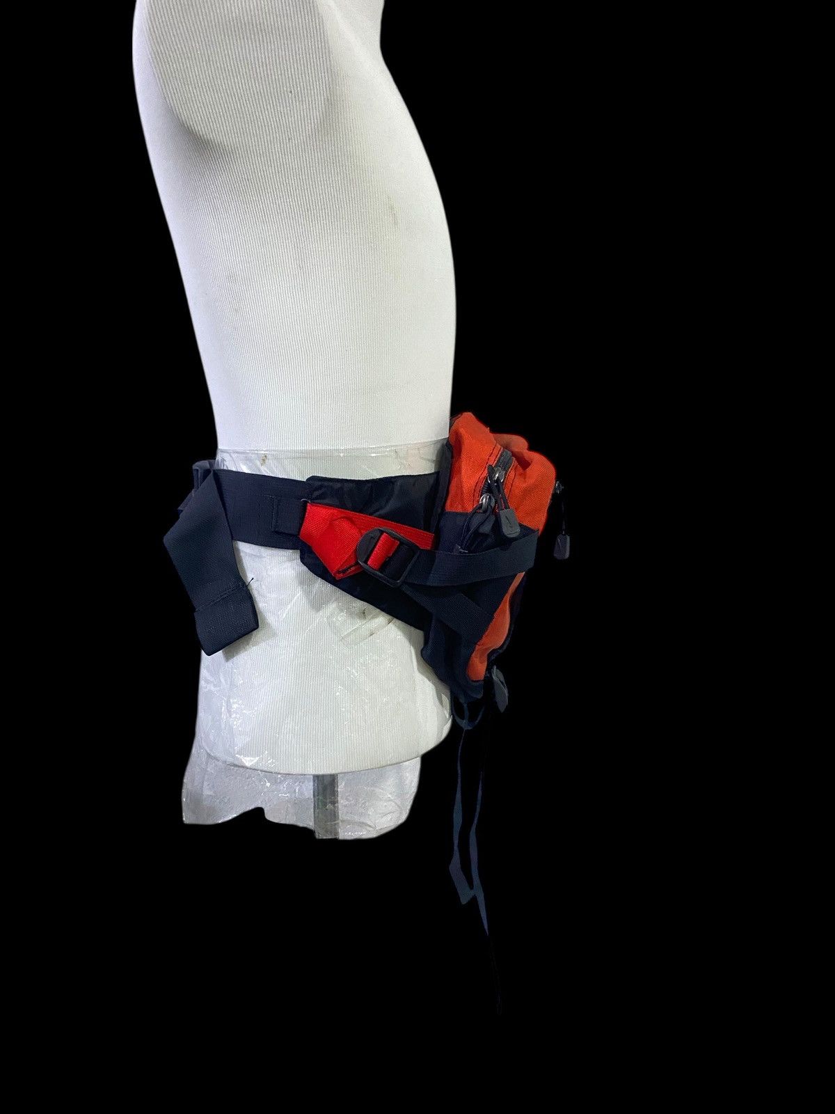 Nike Vintage Nike ACG Waist Bag /porch Bag Red Navy Mesh Pocket Size ONE SIZE - 2 Thumbnail
