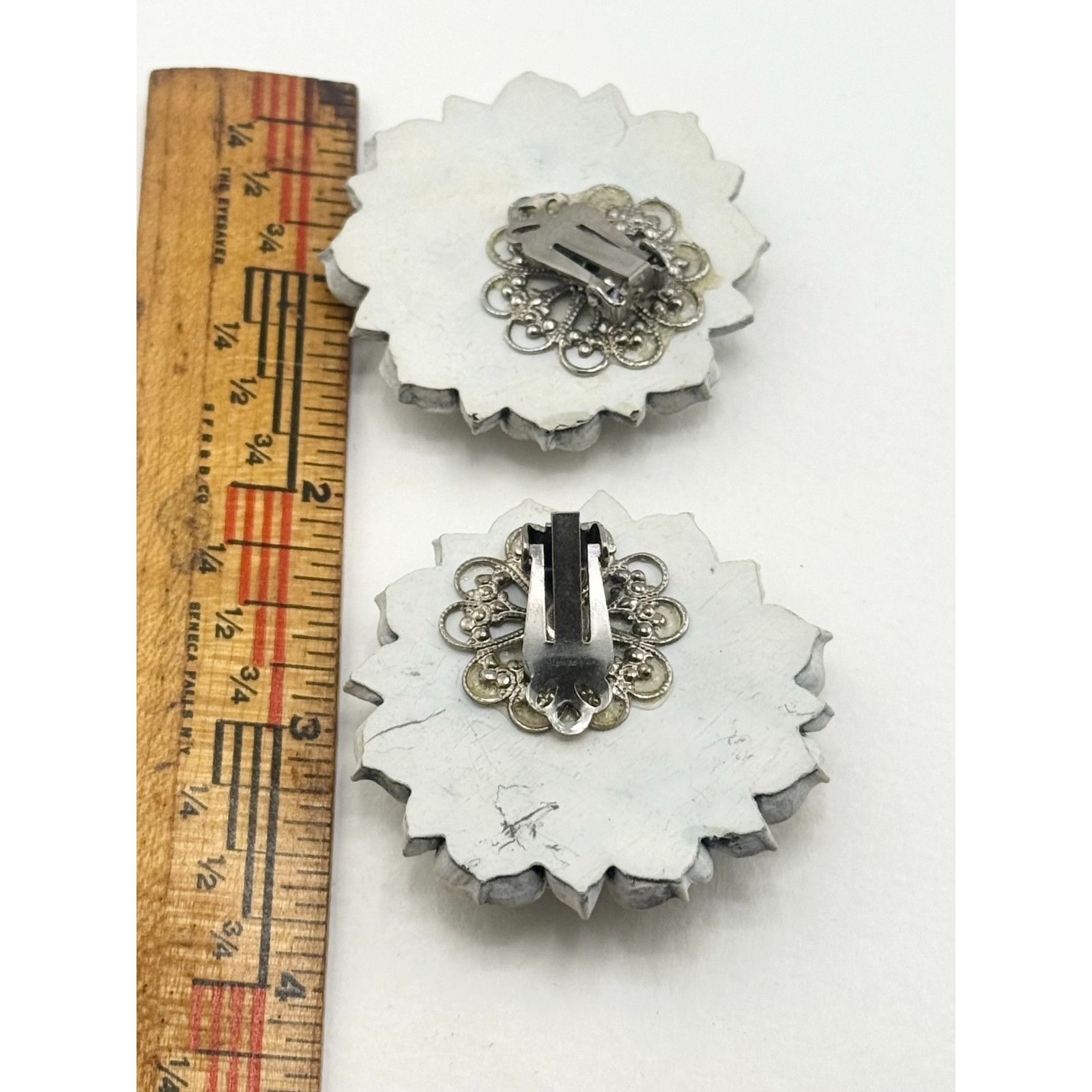Vintage Vintage Celluloid flower clip on earrings Size ONE SIZE - 5 Thumbnail