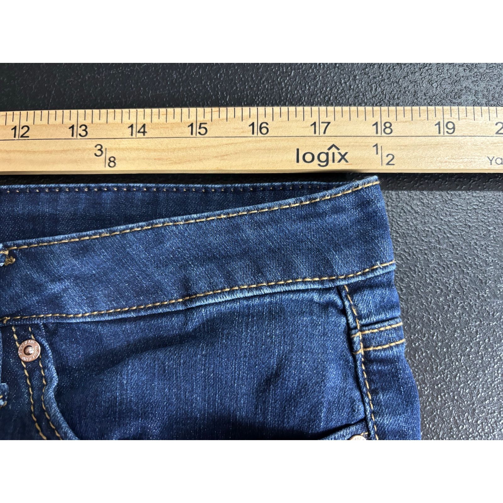 7 For All Mankind 7 For All Mankind Denim Shorts dark wash size 14 Size 36" / US 14 / IT 50 - 3 Thumbnail