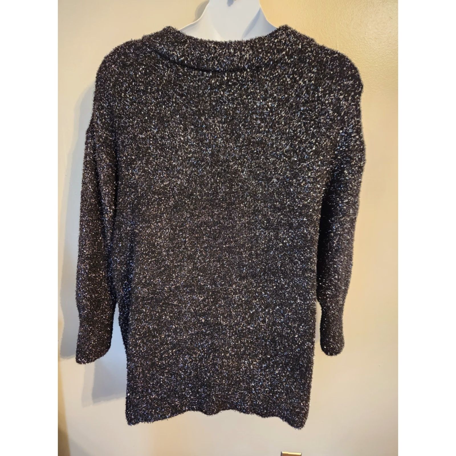 Vintage VINTAGE is not applicable; re-evaluate: Ava & Viv Metallic Black Long Sleeve V Neck Sweater 2X Plus Size XXL / US 16-18 / IT 52-54 - 4 Thumbnail