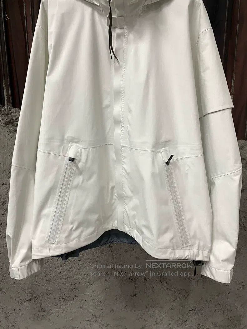 Acronym Acronym White raincoat Size US M / EU 48-50 / 2 - 4 Thumbnail