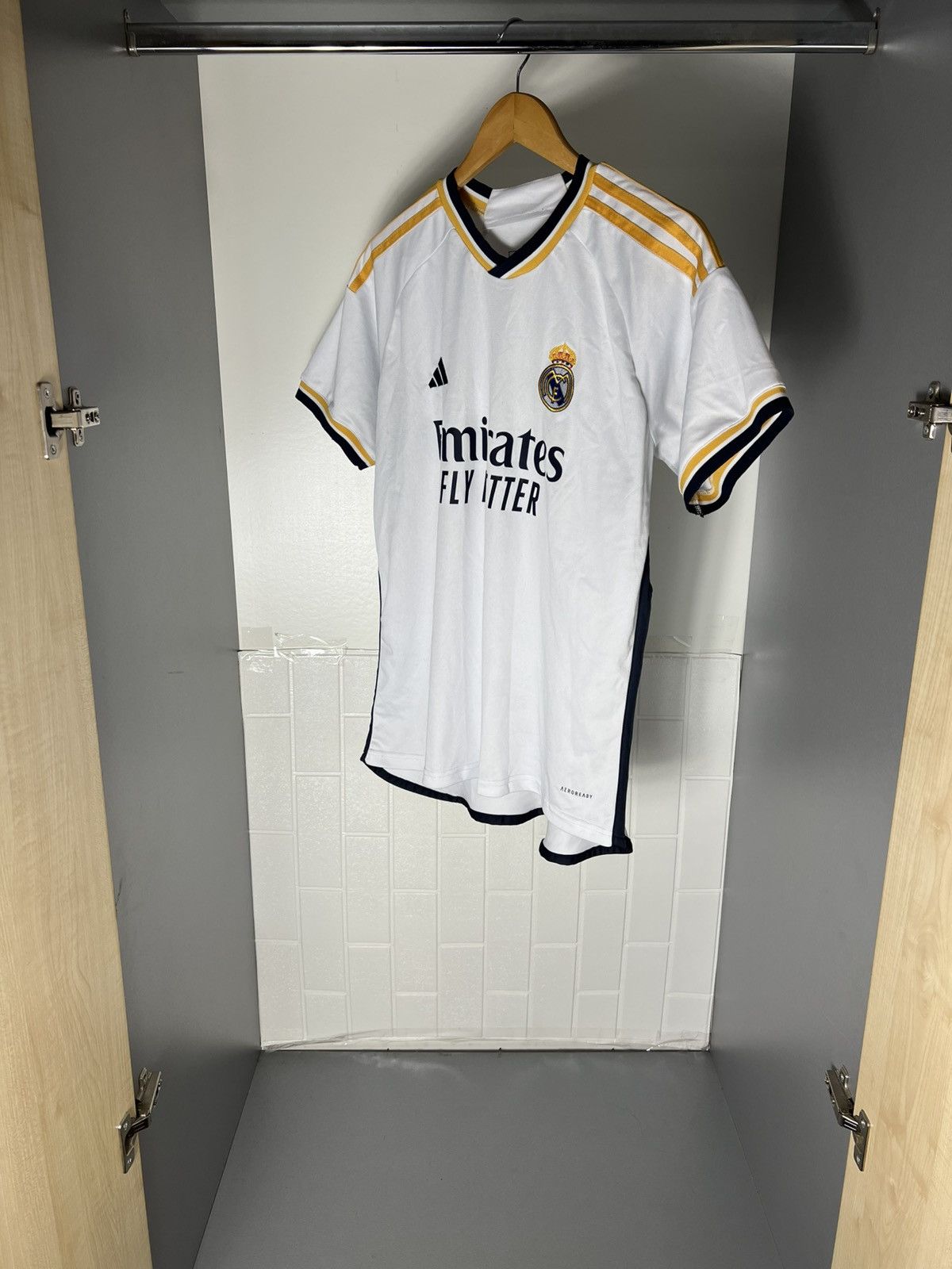 Adidas VINTAGE ADIDAS FC REAL MADRID SPAIN SOCCER JERSEY RETRO Y2K Size US L / EU 52-54 / 3 - 7 Thumbnail