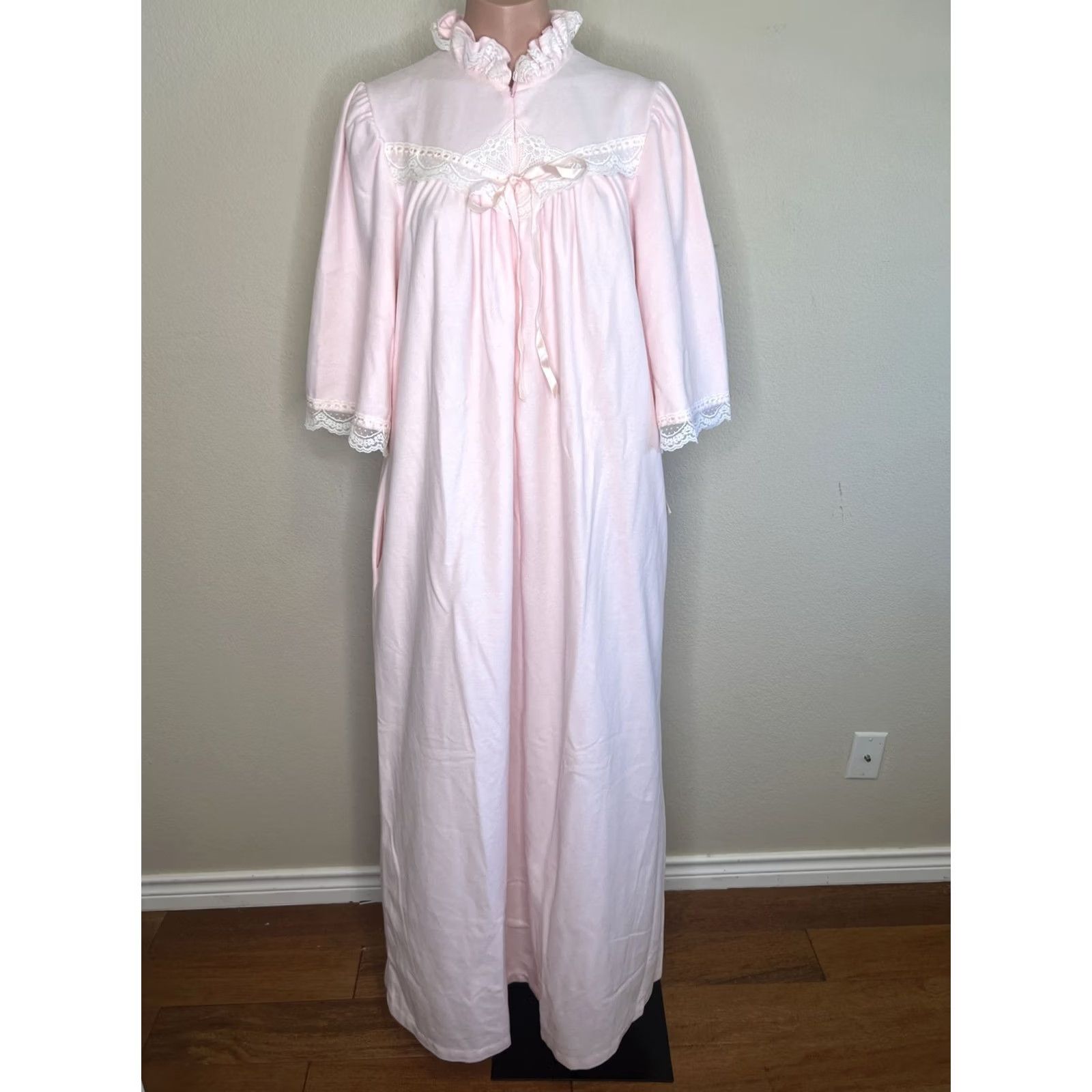 Vintage Gilligan O’malley Robe Womens L Pink Maxi Full Zip Gown New Lace, Women's — image 3 of 6